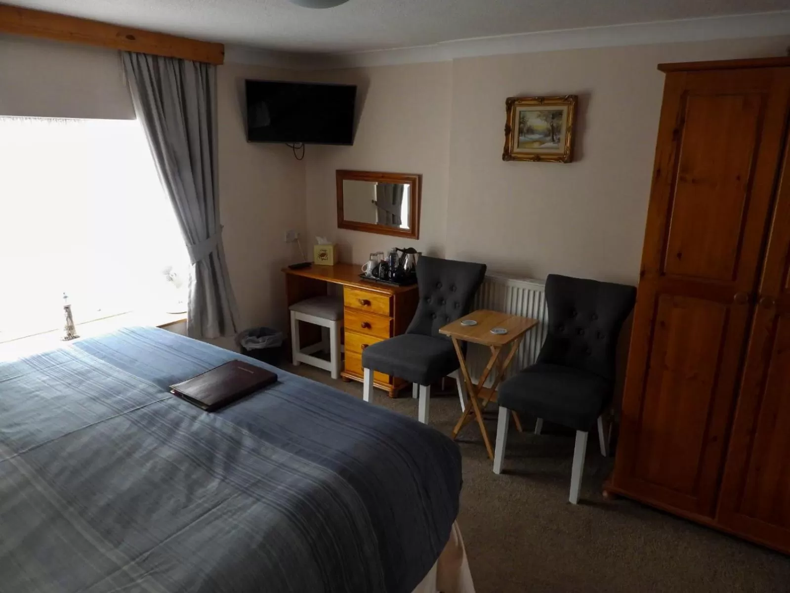 Bedroom, Bed in Crab pot cottage