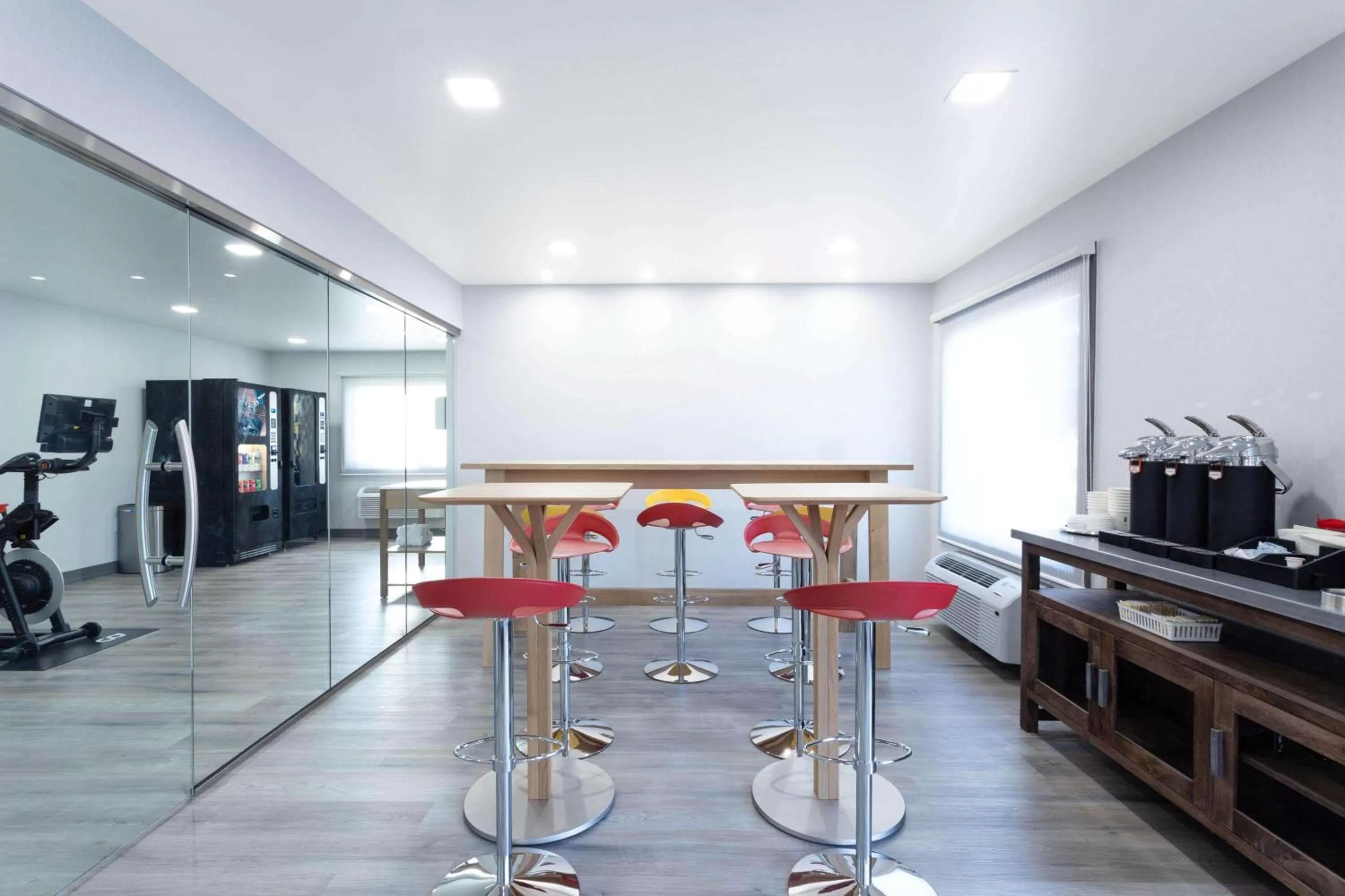 Restaurant/places to eat in Travelodge by Wyndham Elkhart