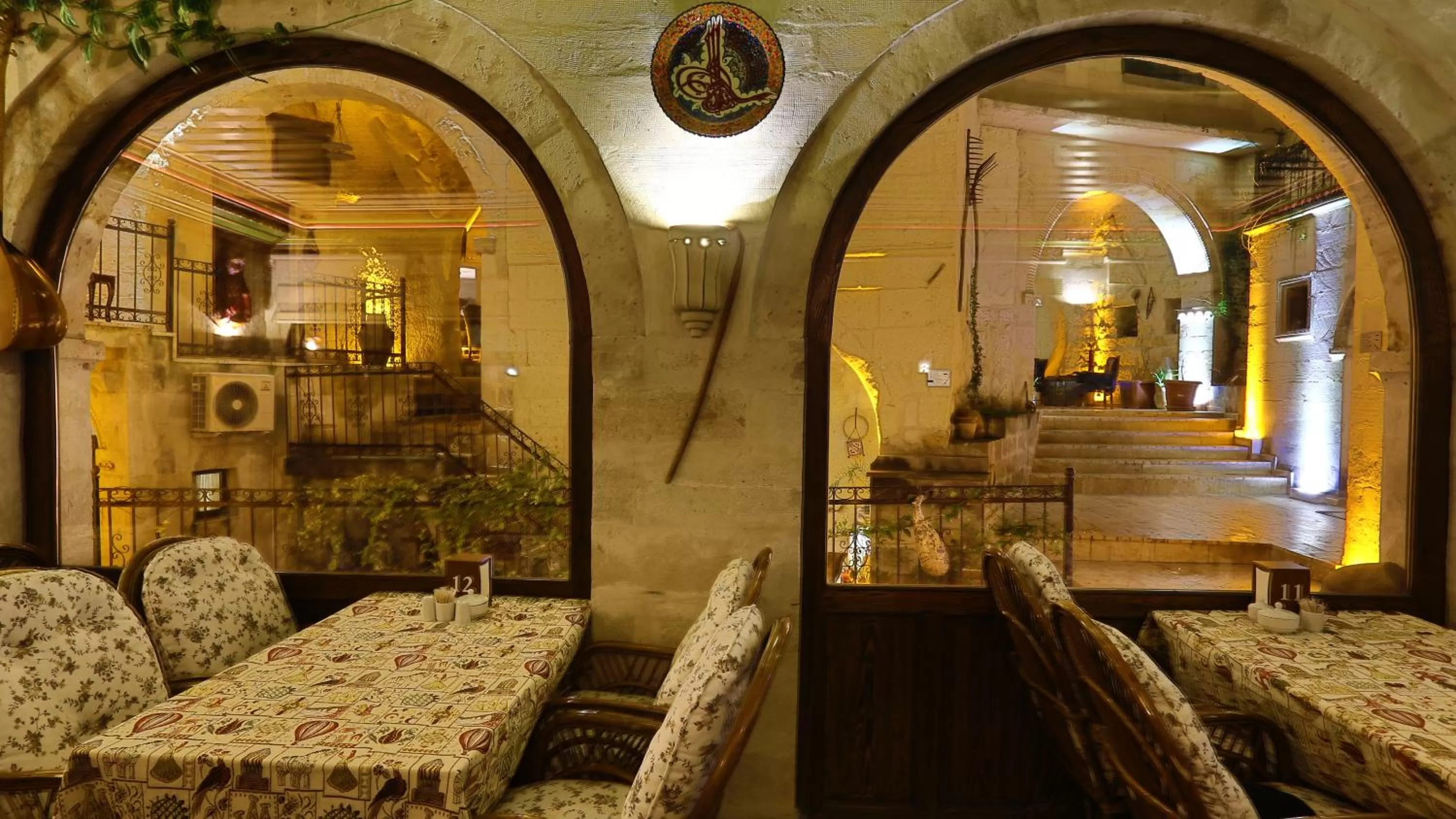 Restaurant/places to eat in Hidden Cave Hotel