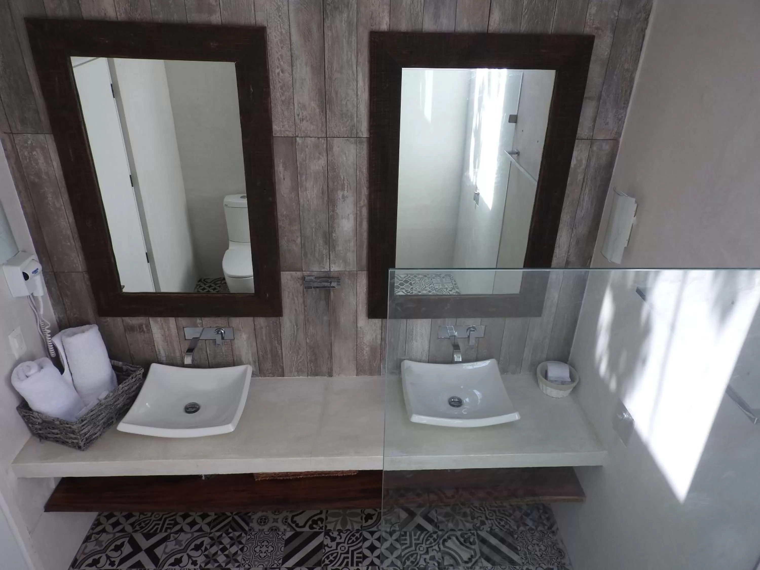 Toilet in Villas H2O