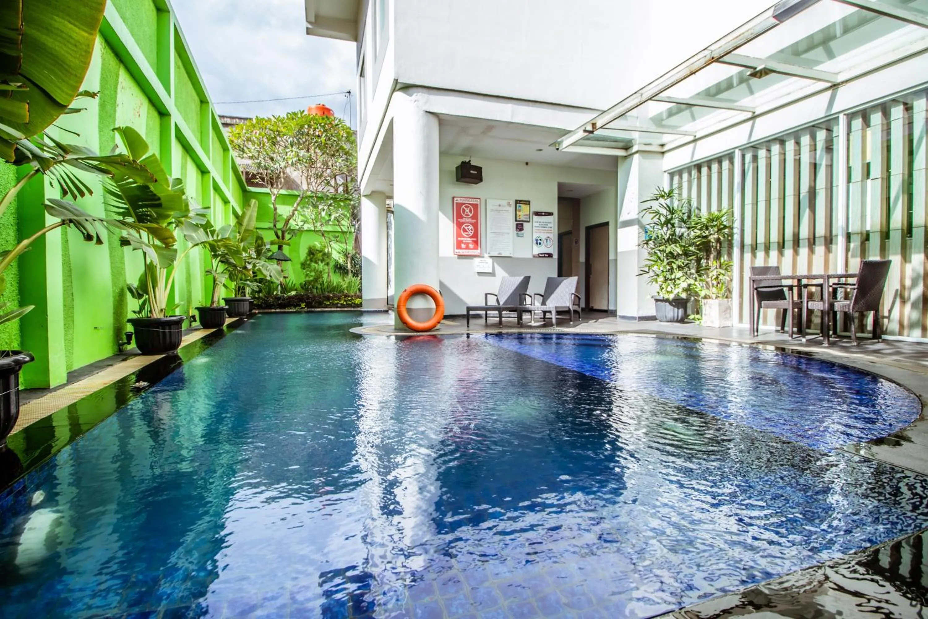 Swimming pool in Grand Tjokro Yogyakarta