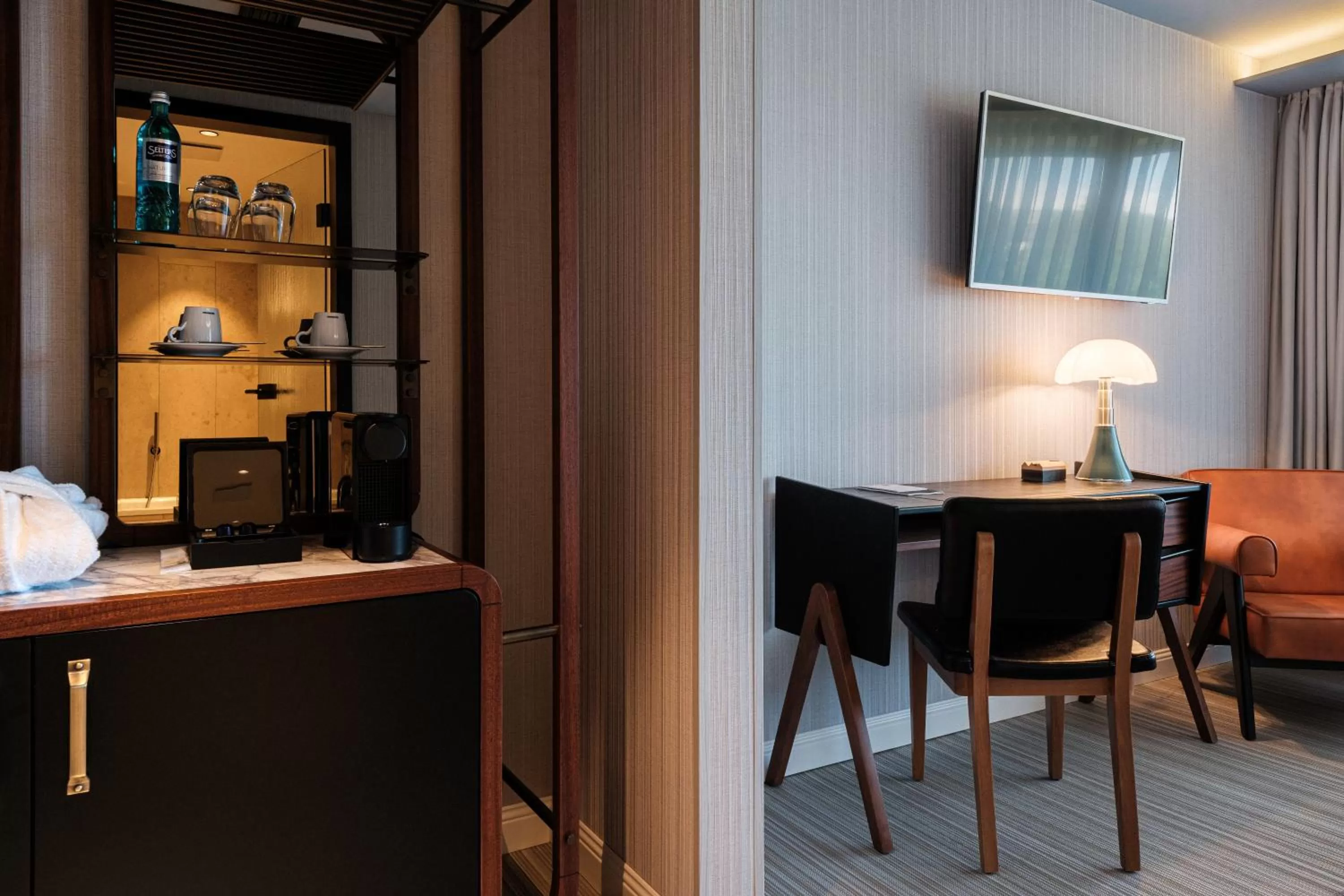 M - Twin in MUZE Hotel Dusseldorf - Handwritten Collection