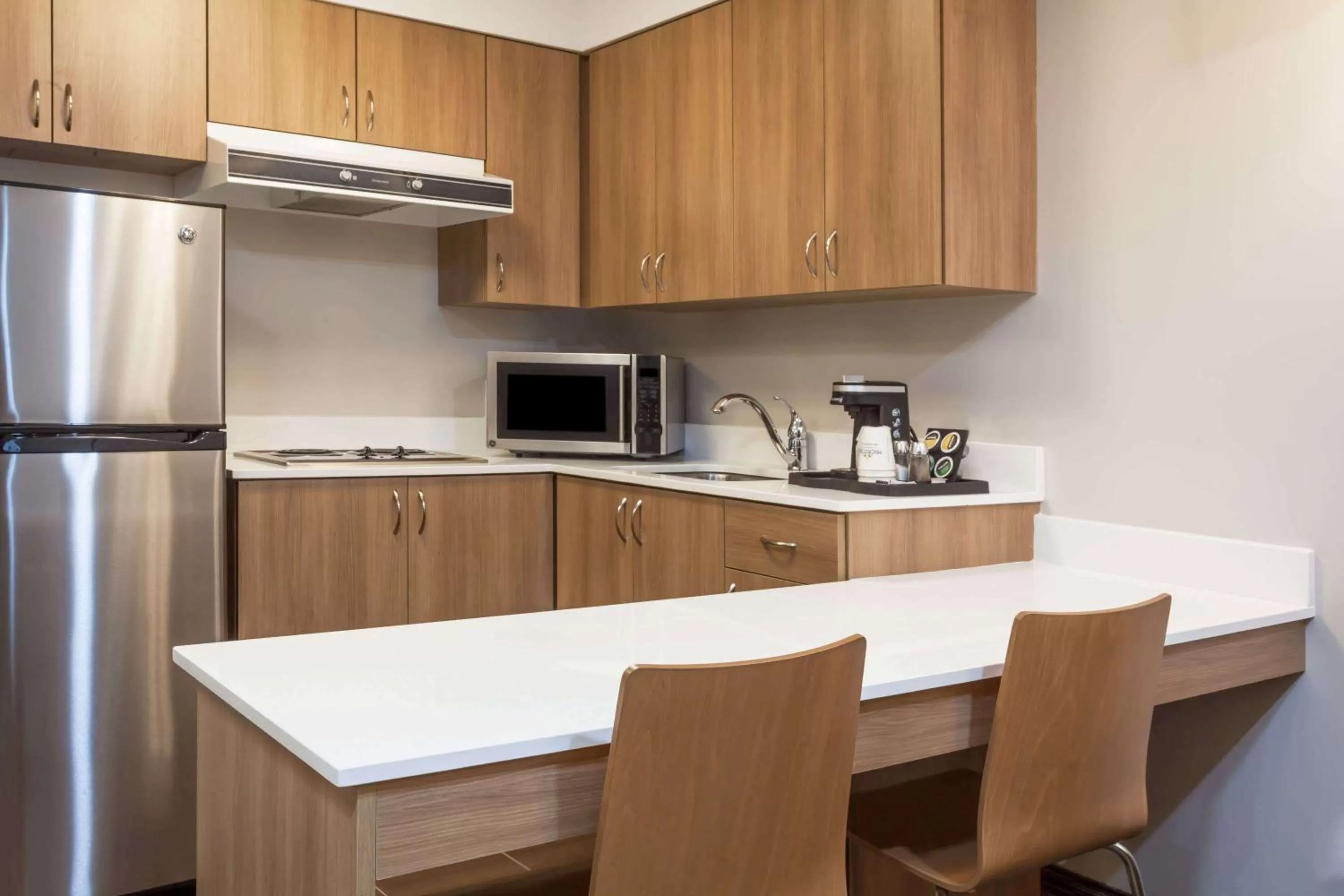 Superior Queen Suite - Non-Smoking in Microtel Casselman