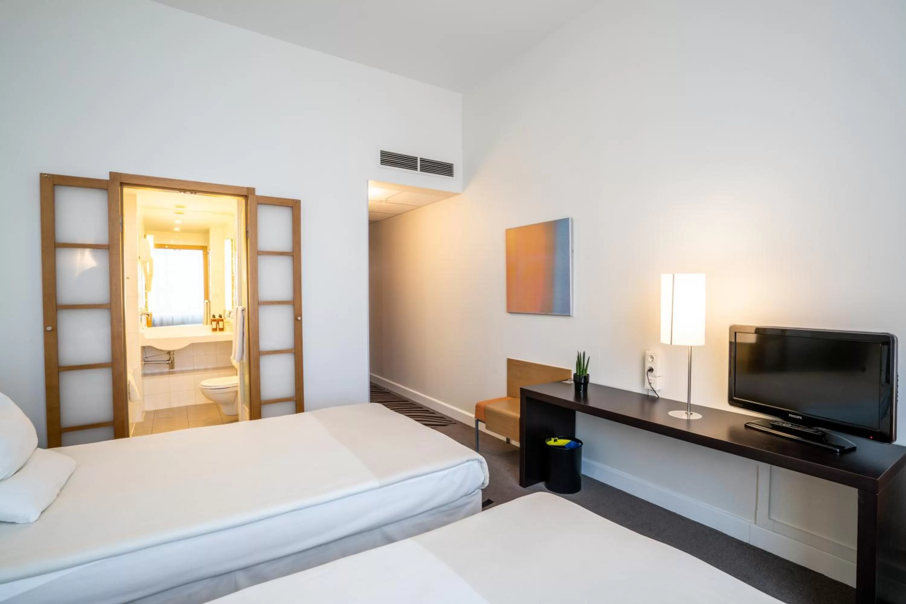 Property building, Bed in Novotel Vilnius Centre