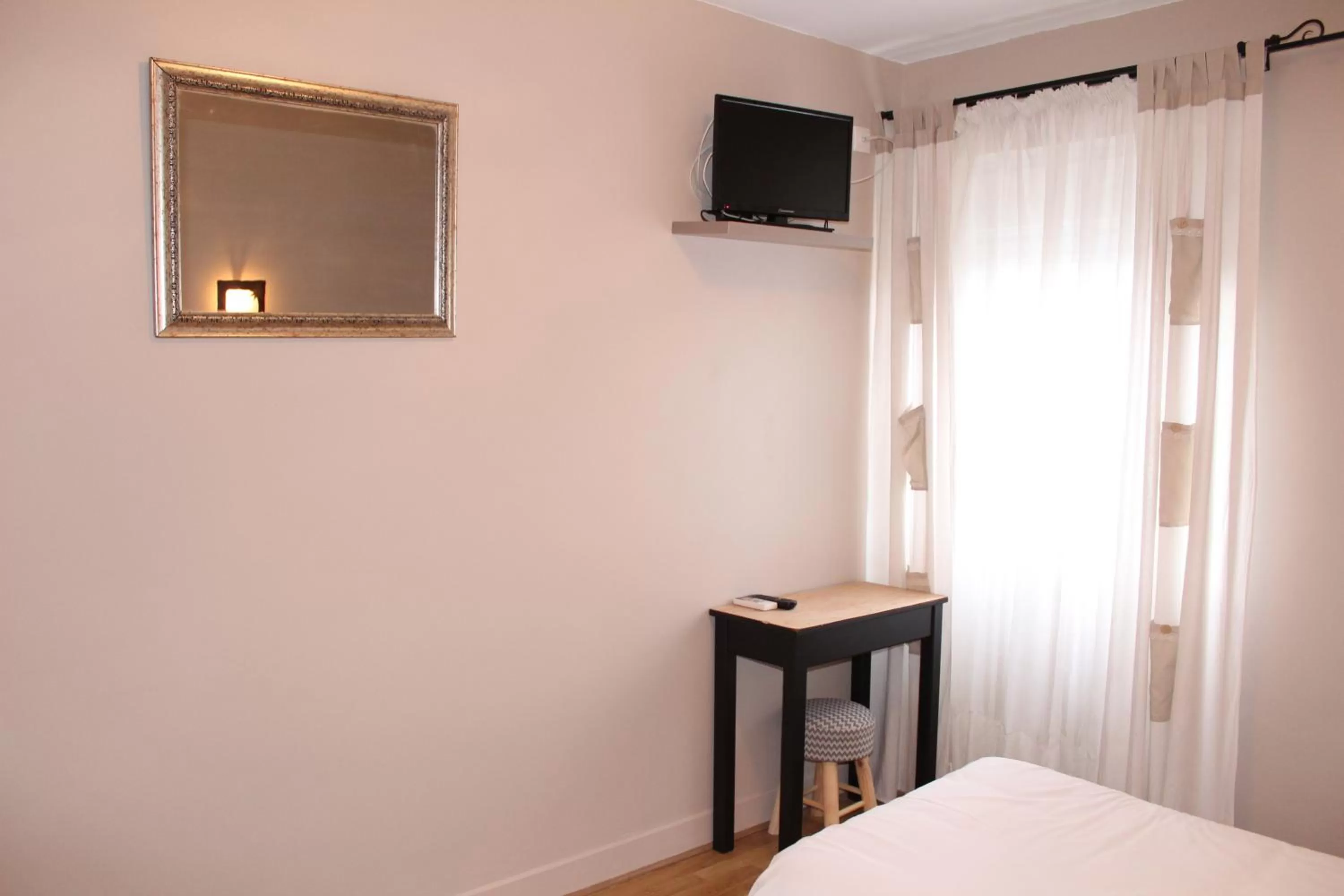 Decorative detail, Bed in Les Glycines