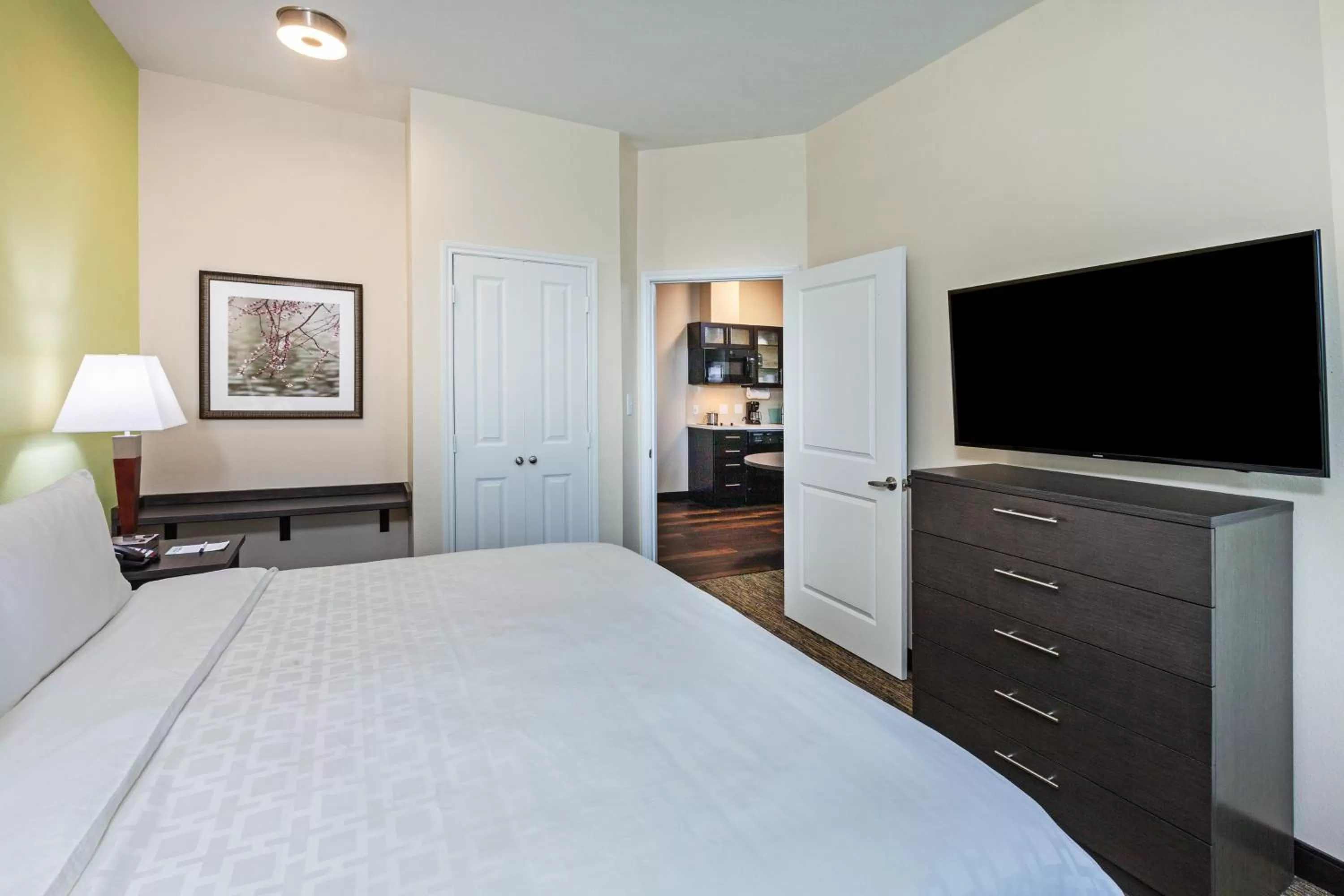 Photo of the whole room, Bed in Candlewood Suites - Houston - Pasadena by IHG