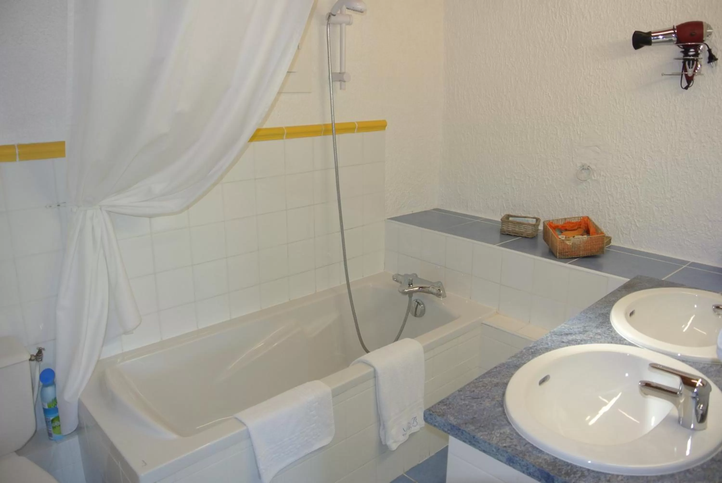 Bathroom in La Vieille Bastide