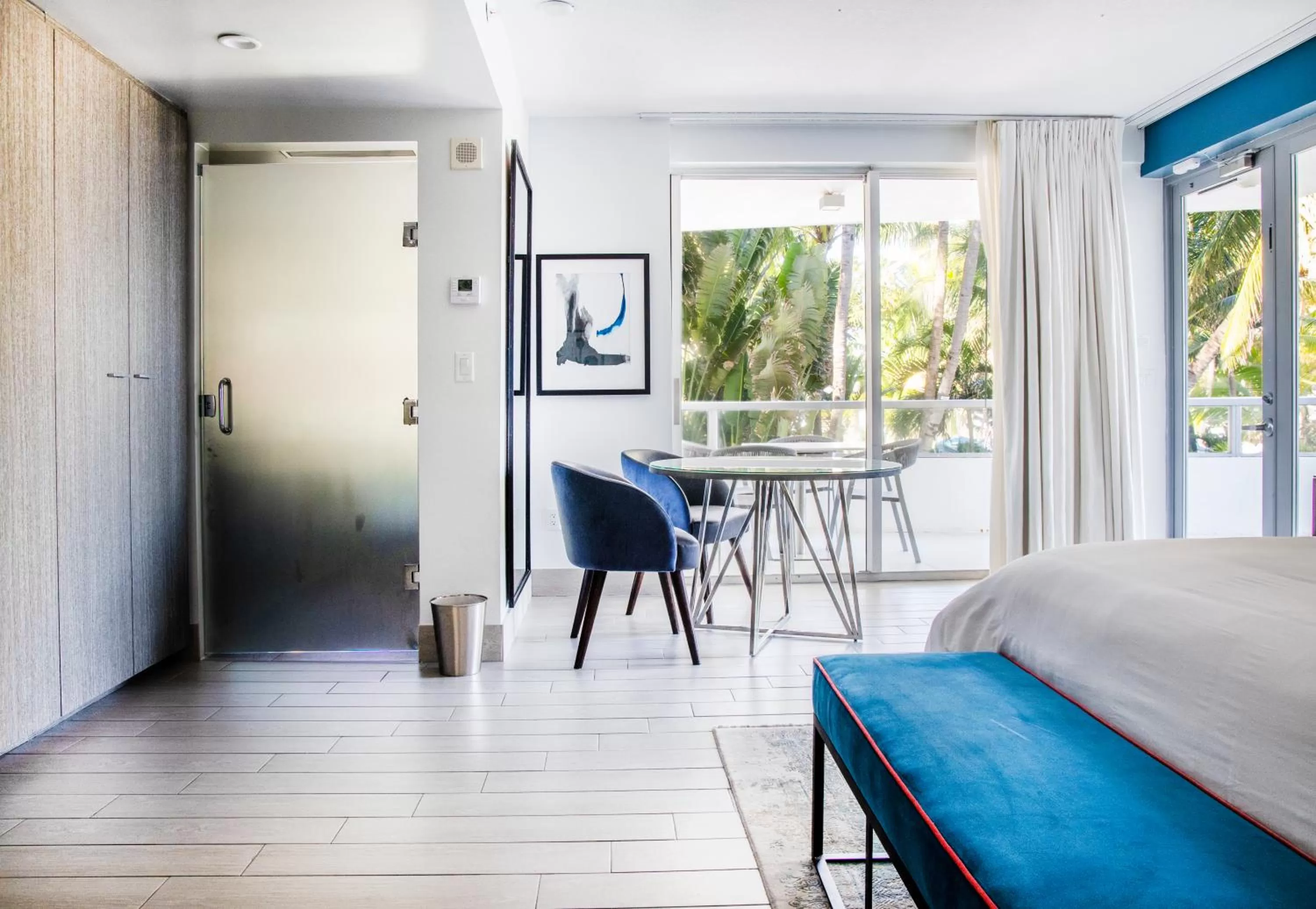 Balcony/Terrace, Bed in The Sagamore Hotel South Beach