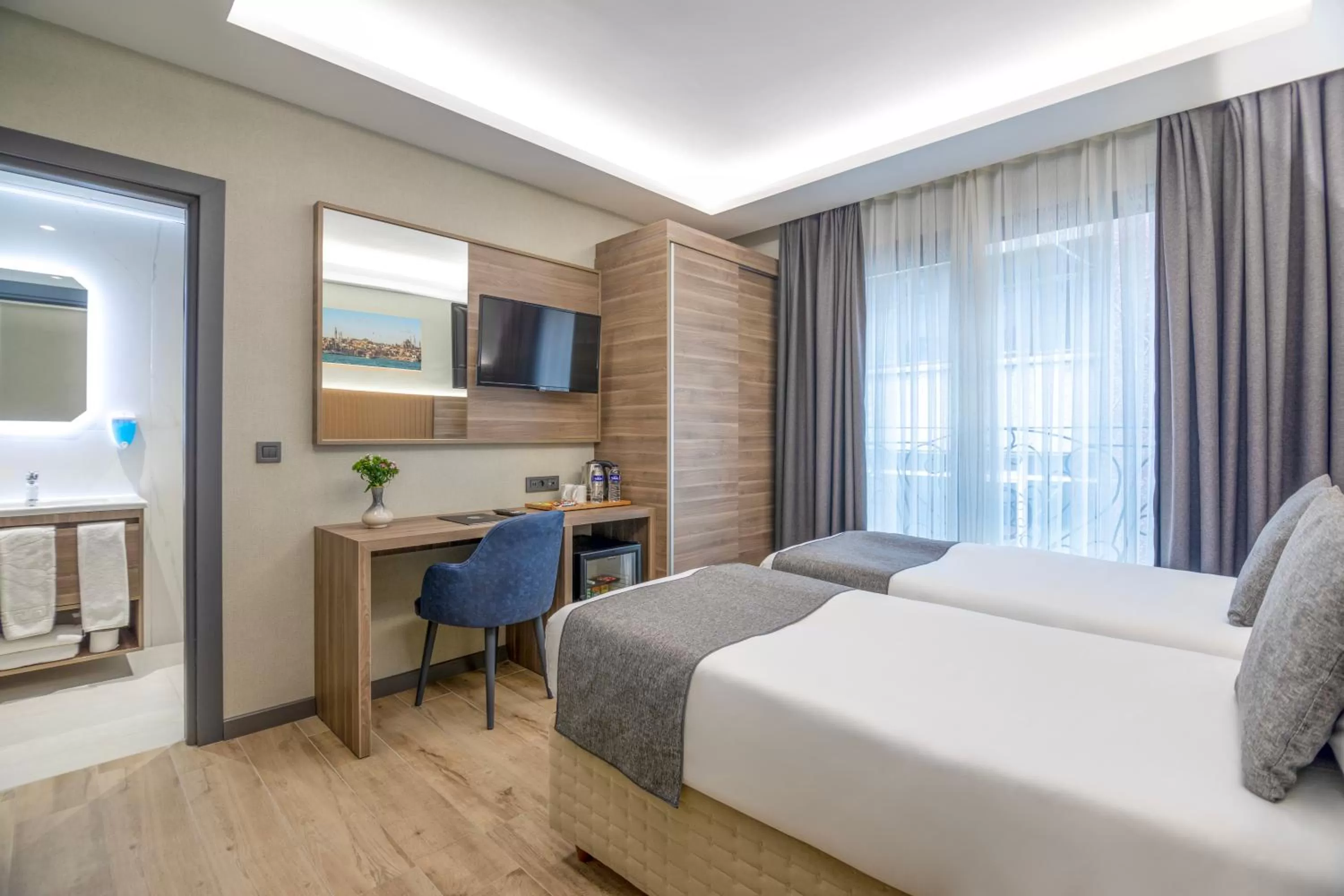 Communal lounge/ TV room, Bed in The Omiya Hotel