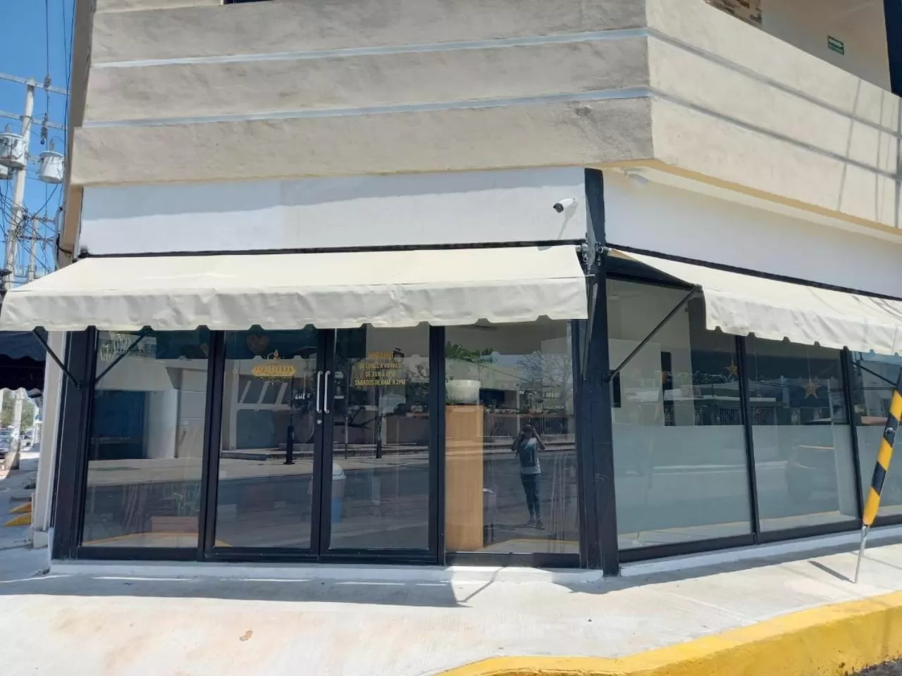 Restaurant/places to eat in Woo Rooms Hotel