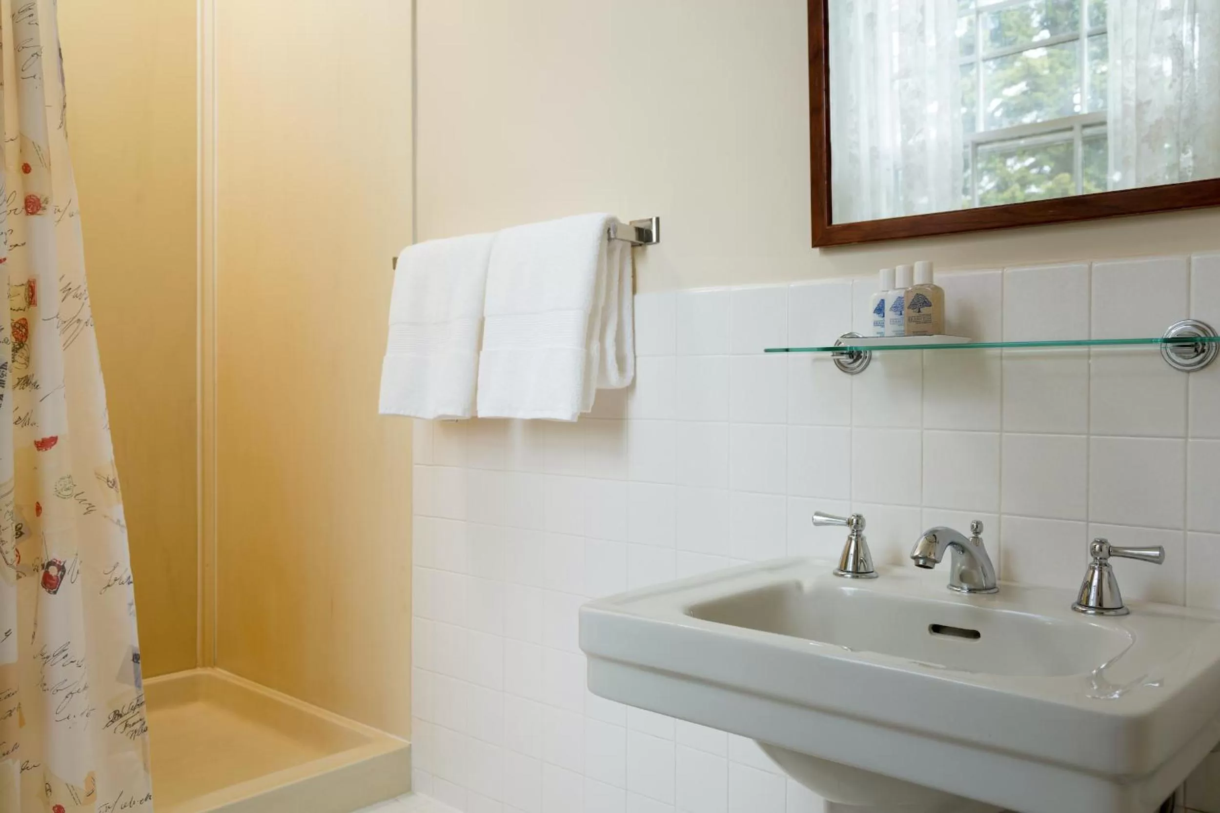 Bathroom in Brampton Bed and Breakfast Inn