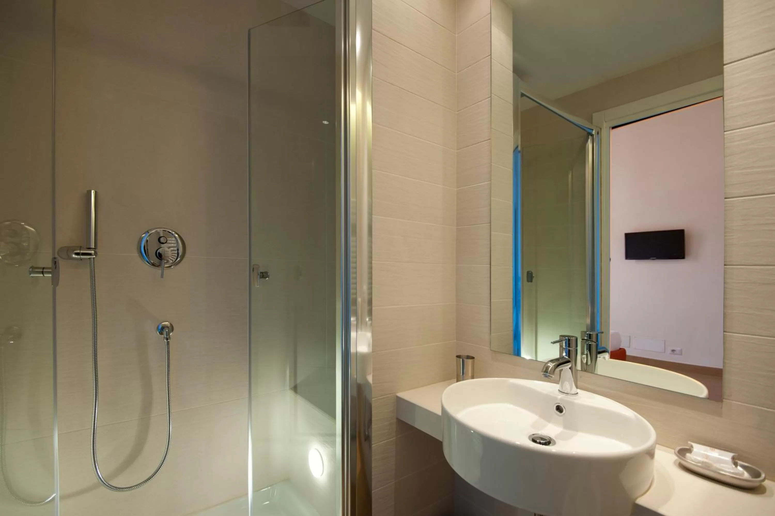 Bathroom in Little Queen Suite