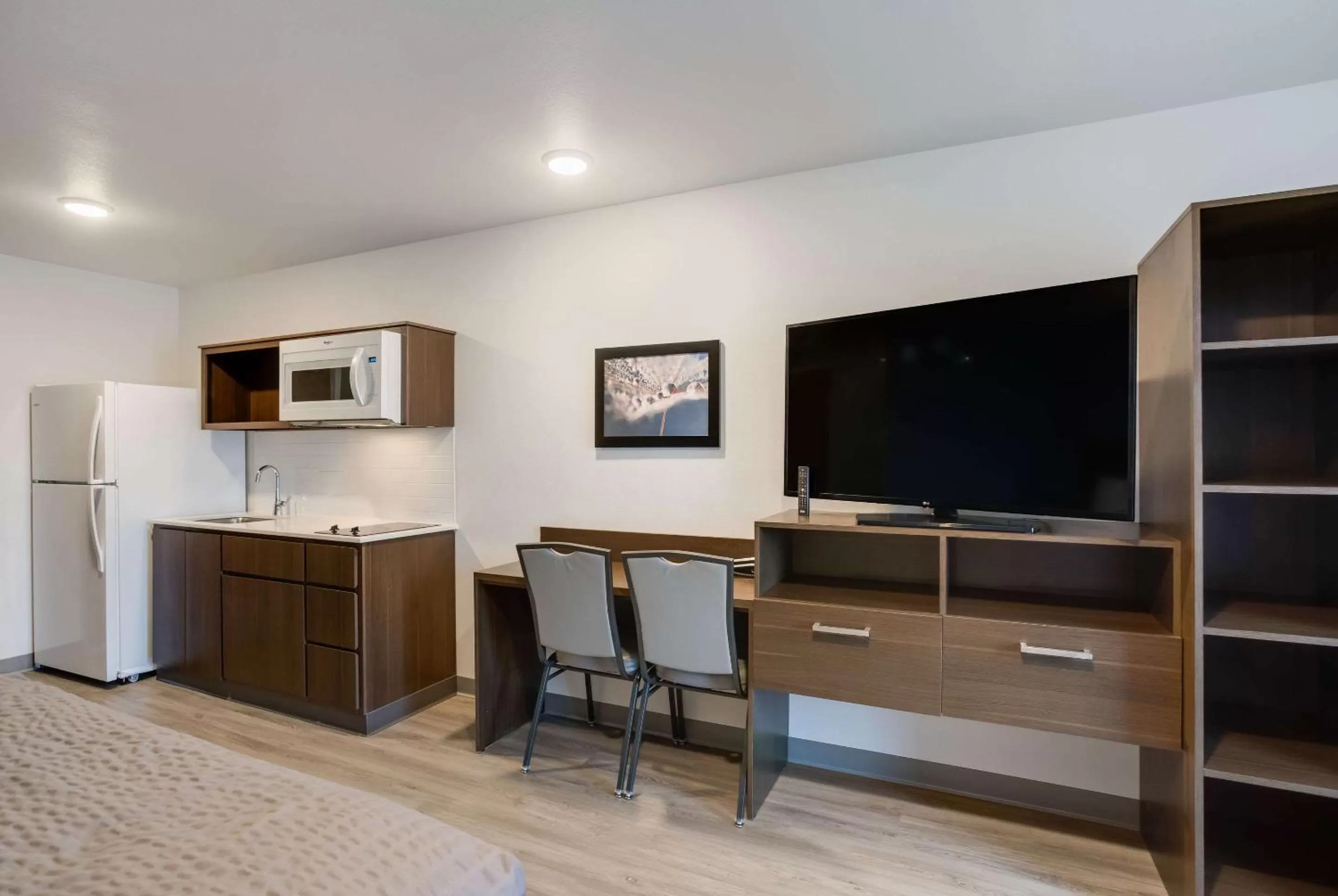 TV and multimedia in WoodSpring Suites Smyrna-La Vergne