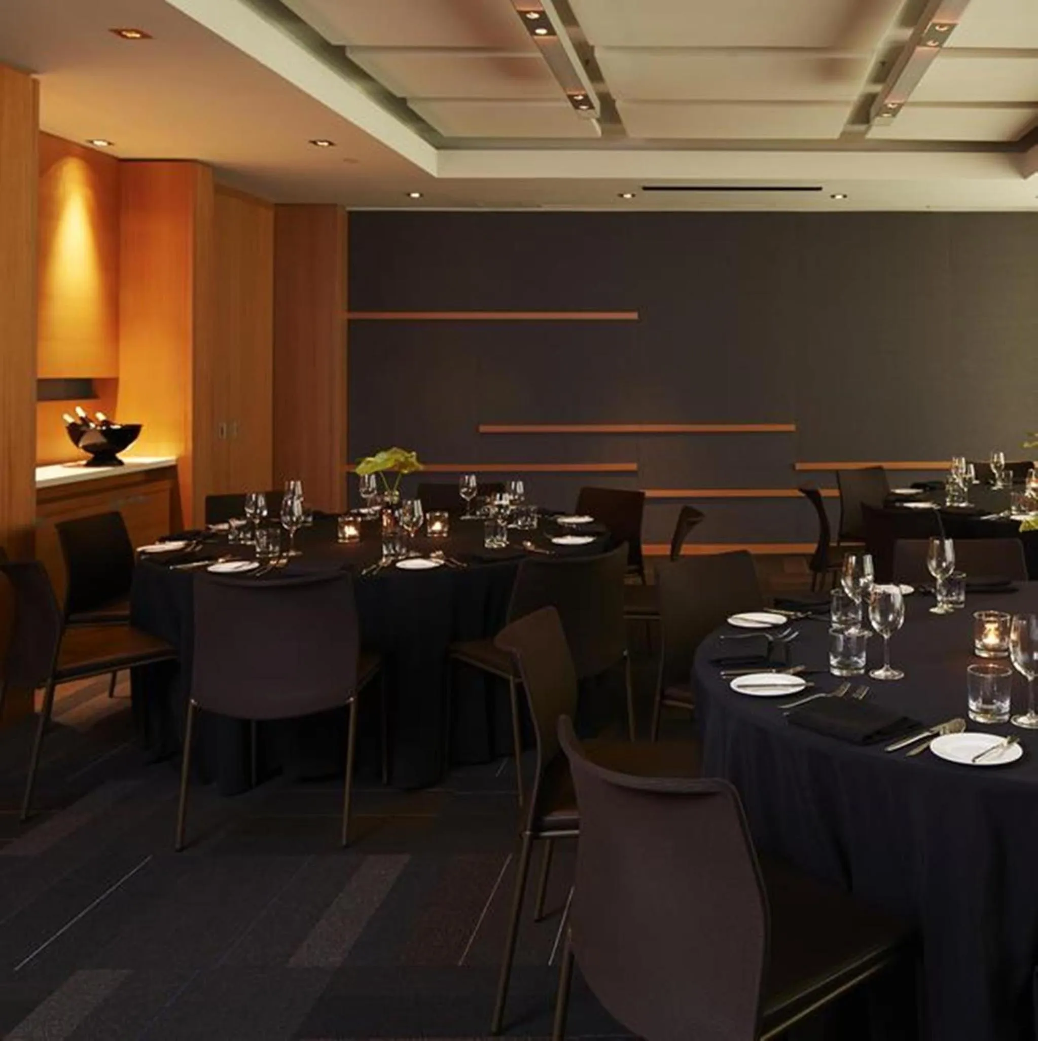 Restaurant/places to eat in Le Germain Hotel Maple Leaf Square