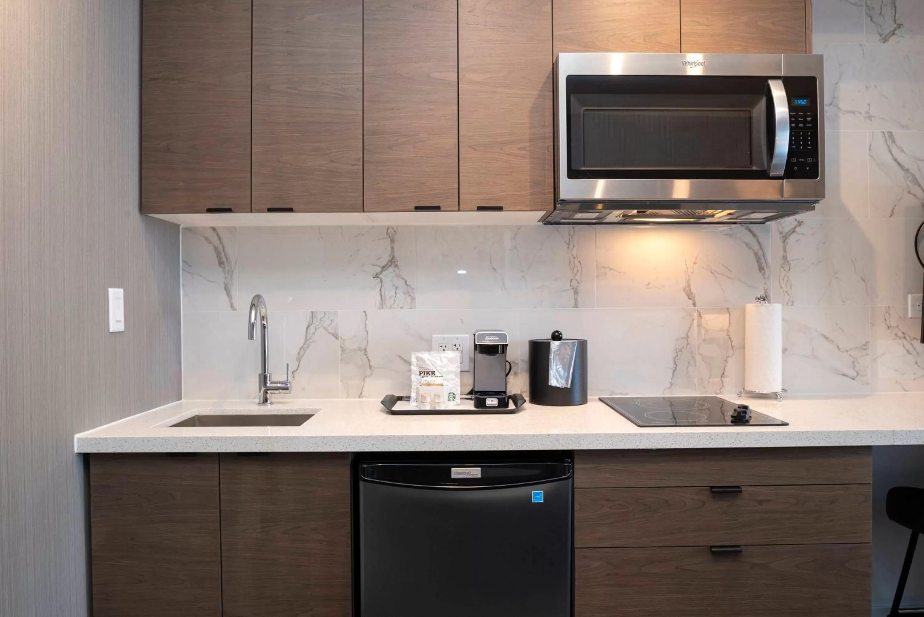 Kitchen or kitchenette in Sandman Signature Sherwood Park Hotel