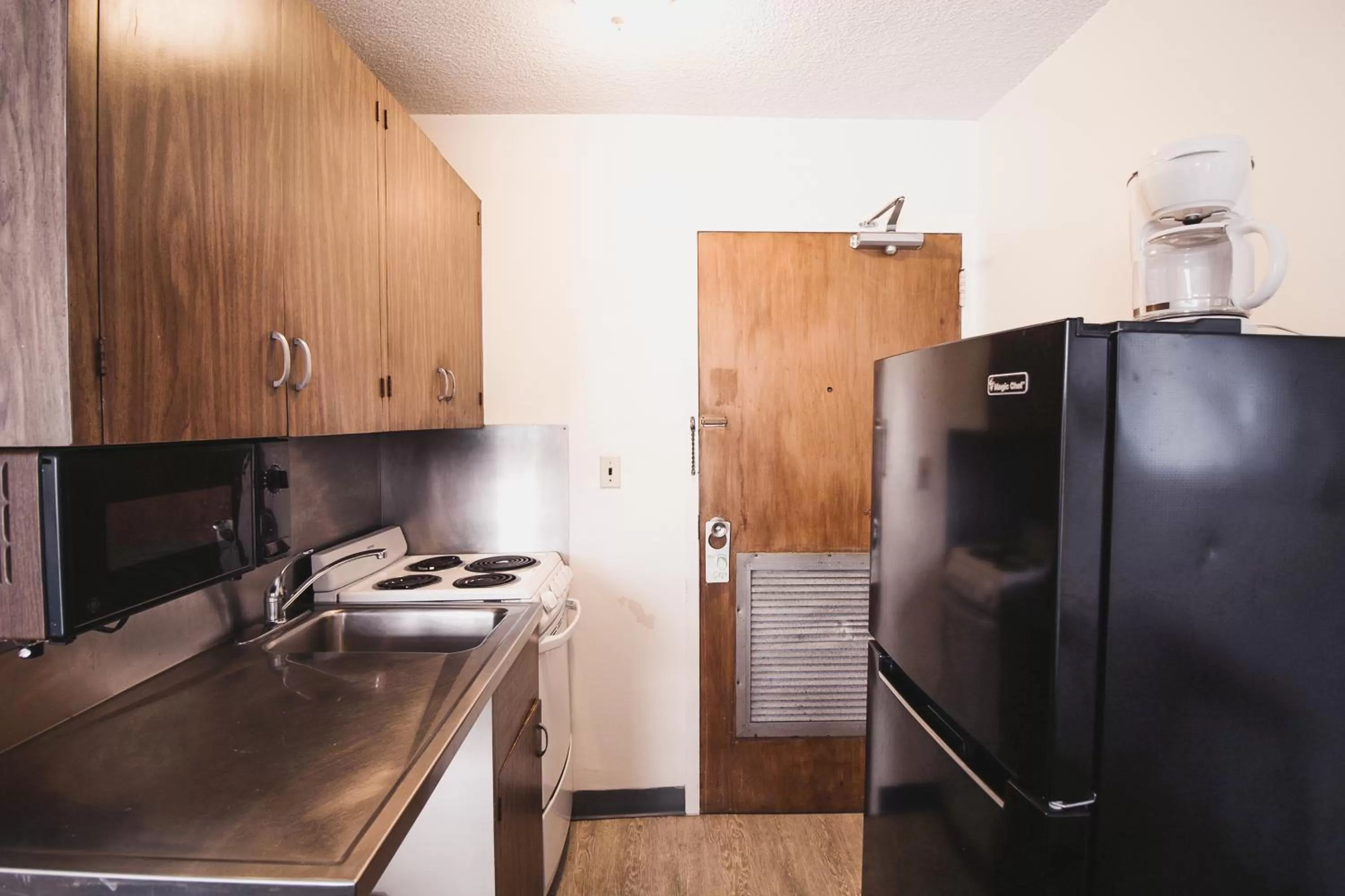 Kitchen or kitchenette in Royal Grove Waikiki