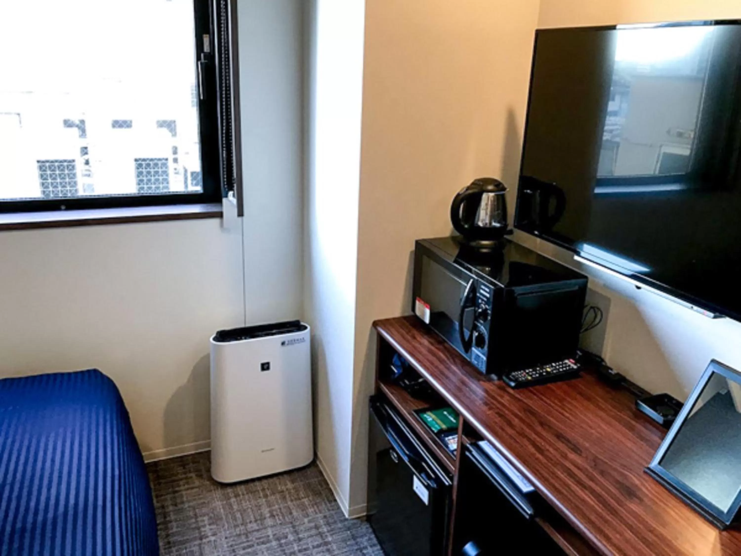 TV and multimedia in HOTEL LiVEMAX Chiba Soga-Ekimae