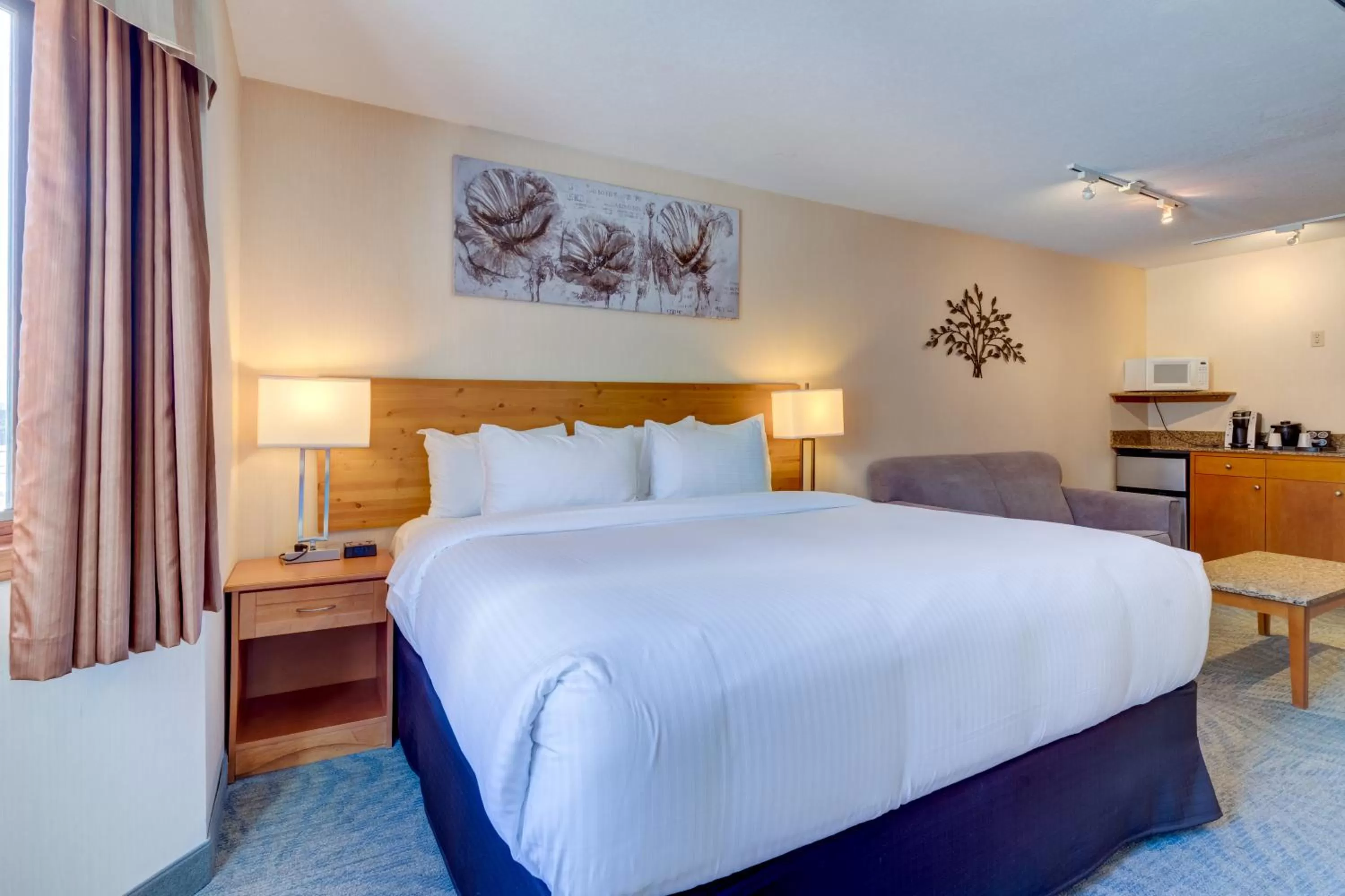 Bedroom, Bed in Chateau Canmore