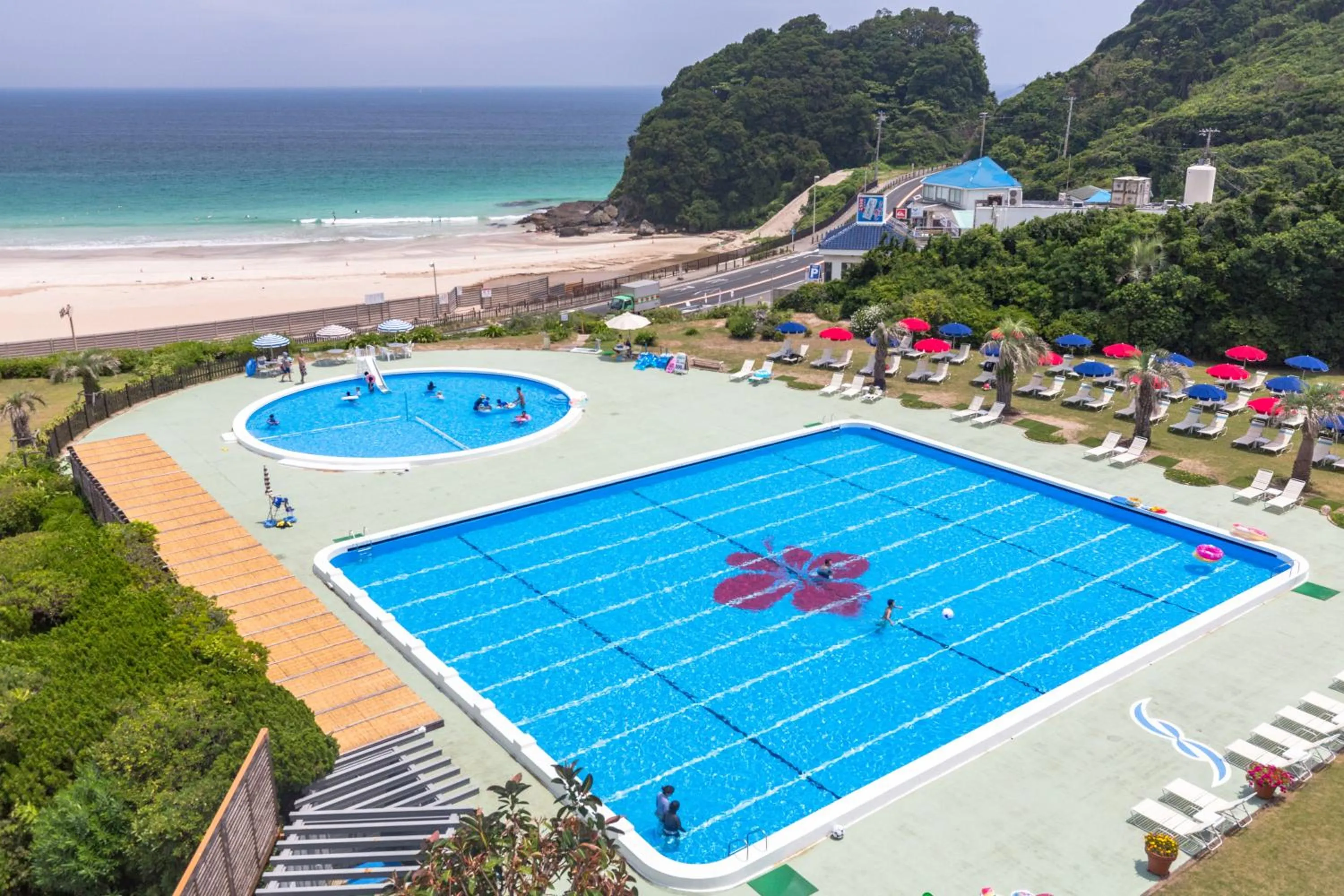 Swimming pool in Hotel Izukyu