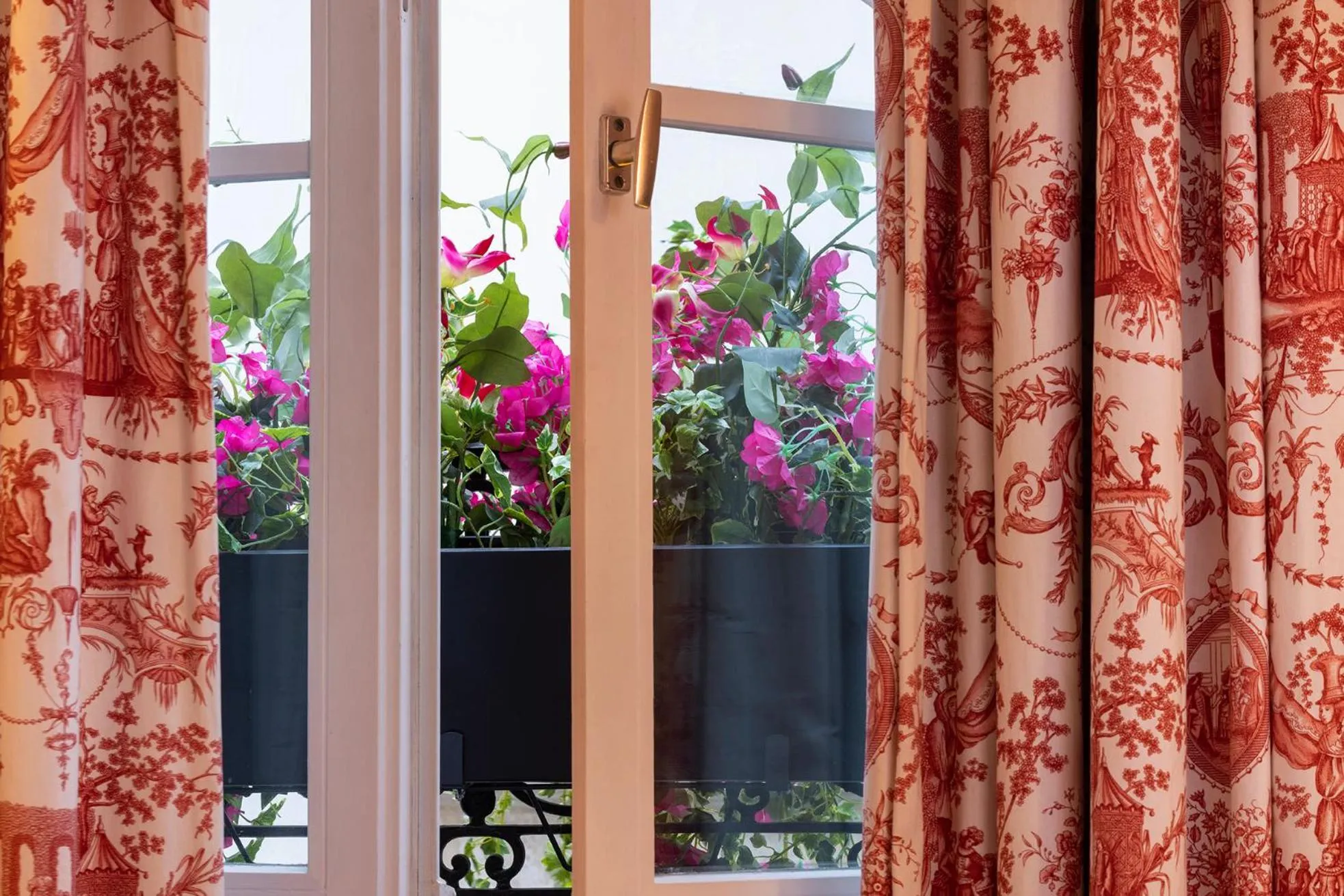 Decorative detail in Relais Hôtel du Vieux Paris