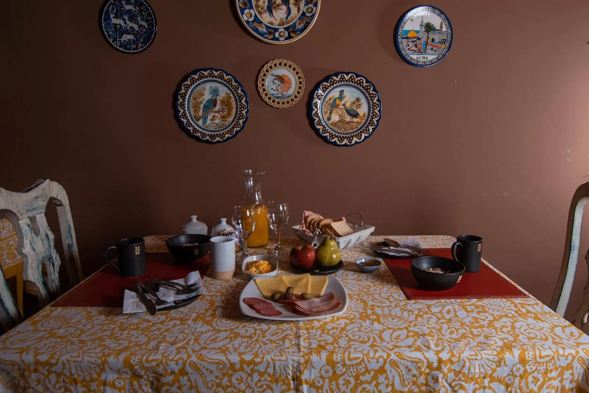 Dining area, Bed in Hotel Pat'ta Hoiri