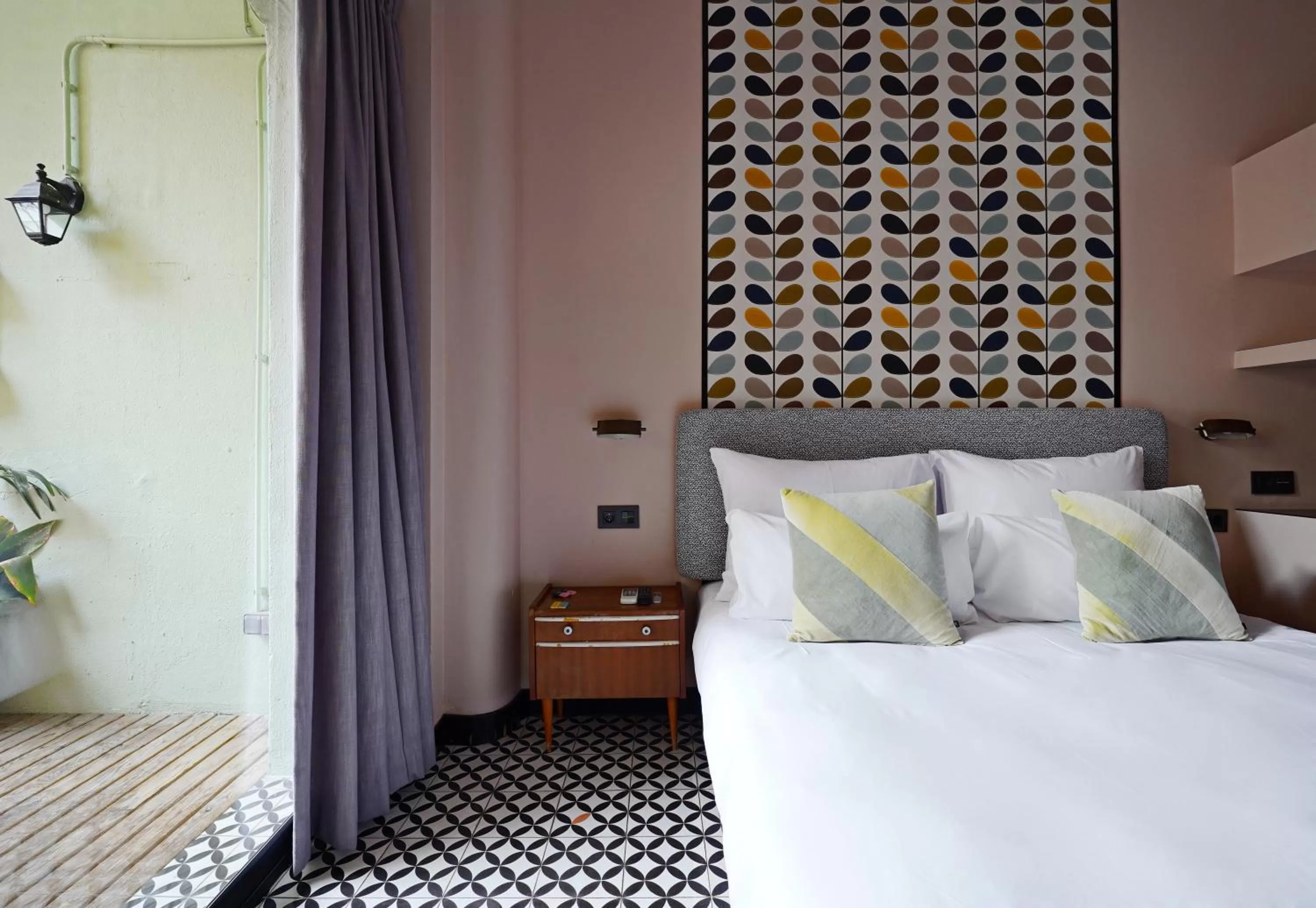 Bed in Numa Barcelona Roca