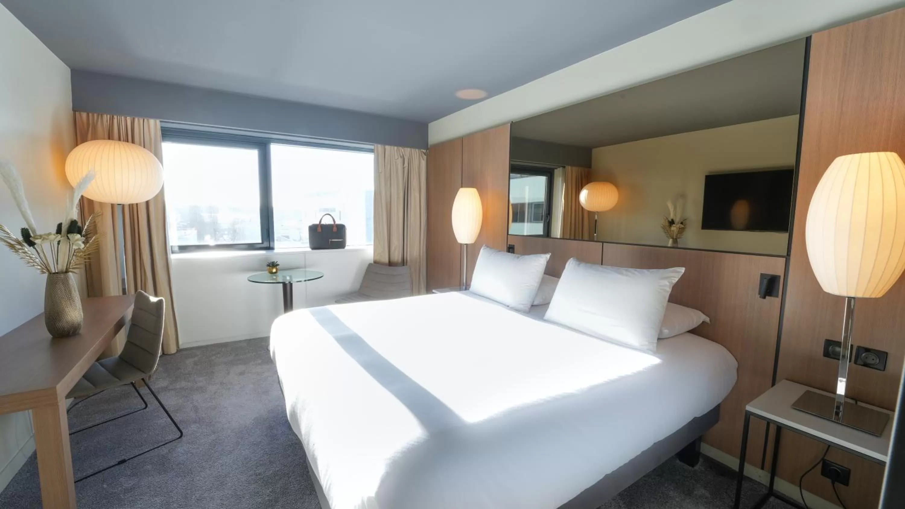 Deluxe King Room in Pullman Bordeaux Lac