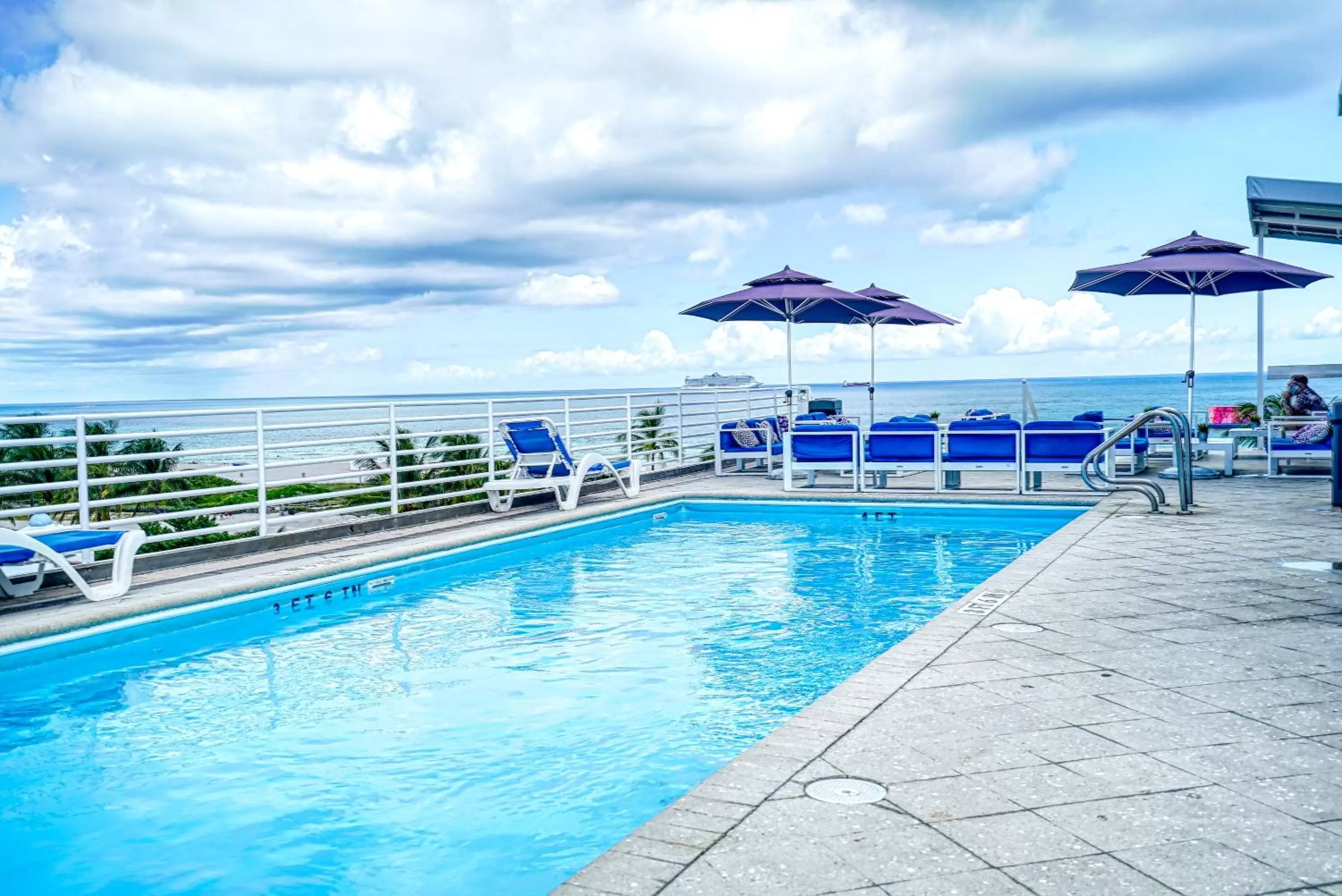 Swimming pool in Deluxe apartments at the Congress