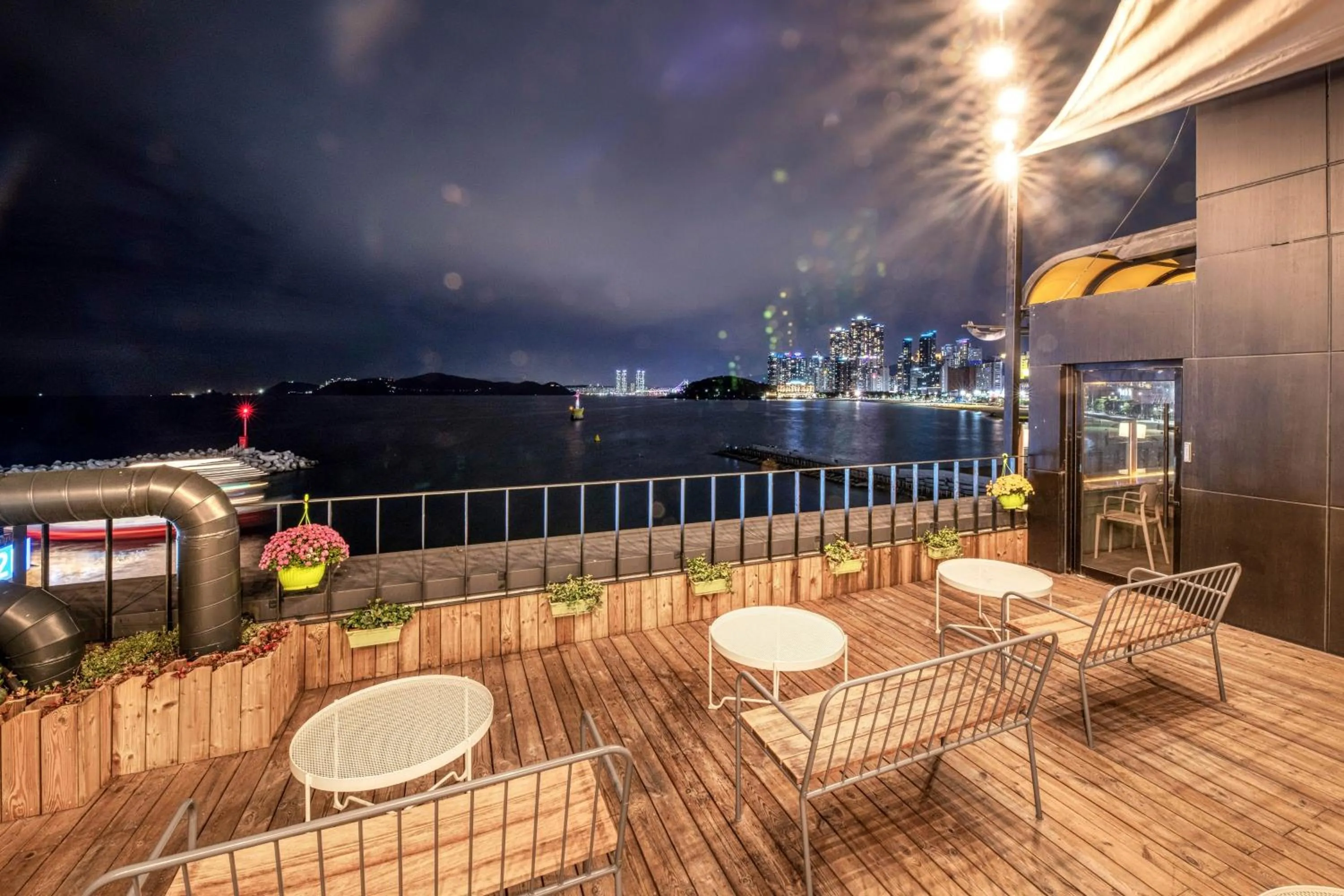 Mipo Oceanside Hotel