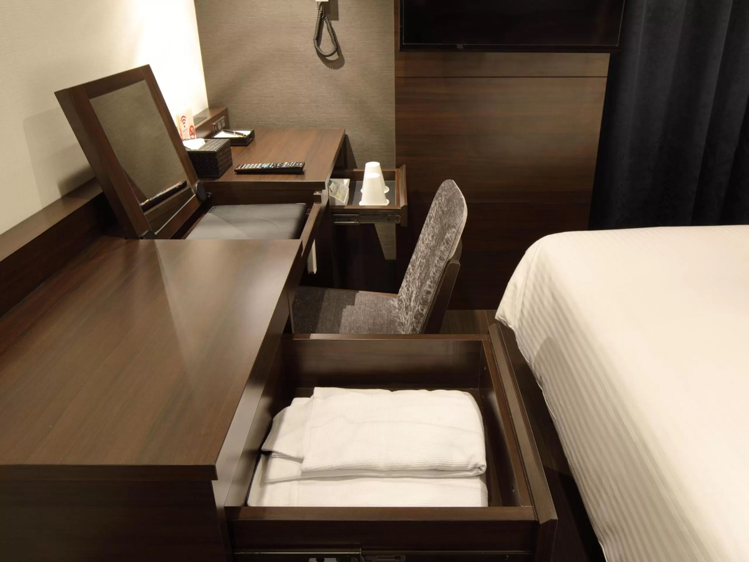 Photo of the whole room, Bed in Red Roof Inn & Suites Osaka Namba Nipponbashi