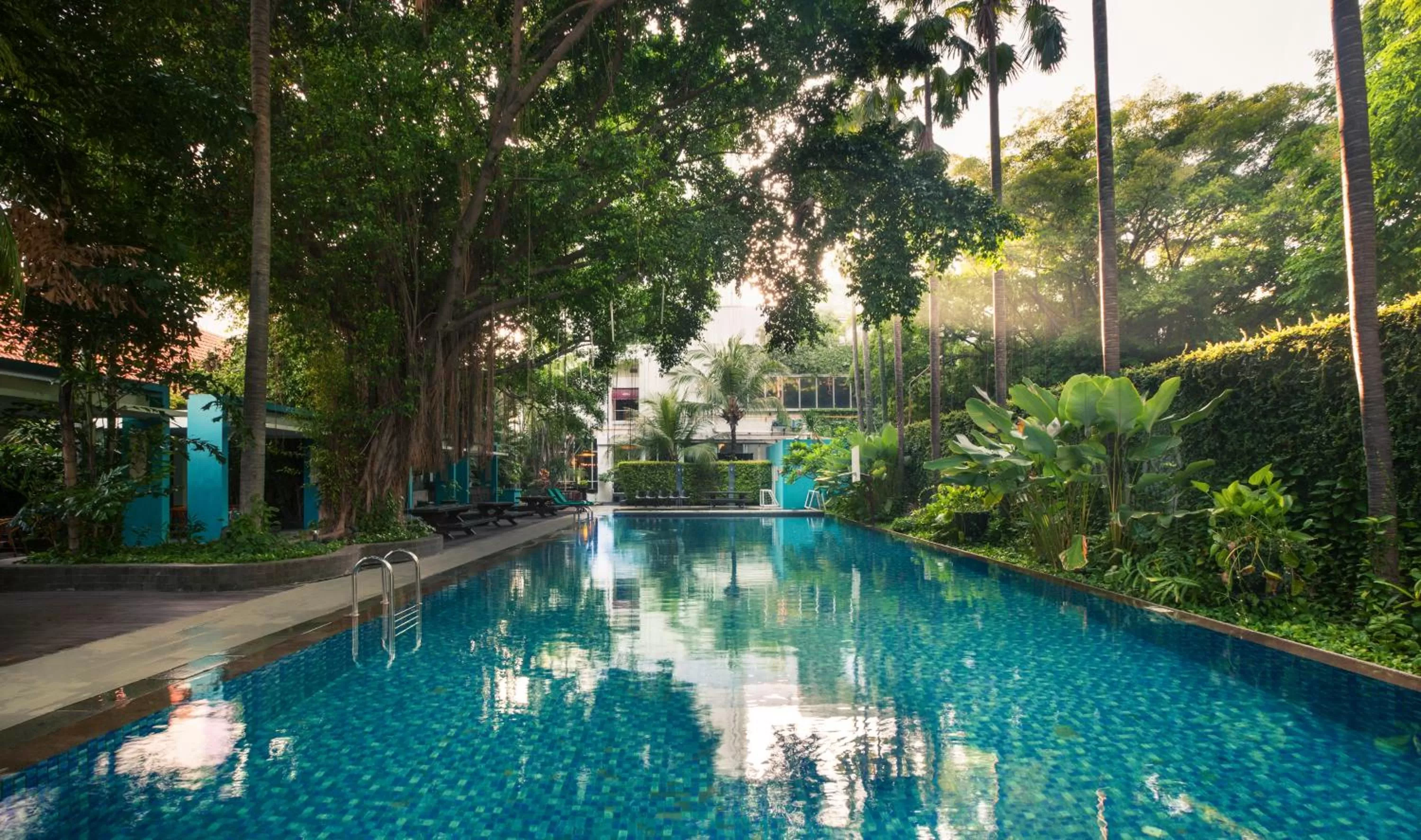 Swimming pool in Mercure Surabaya Grand Mirama