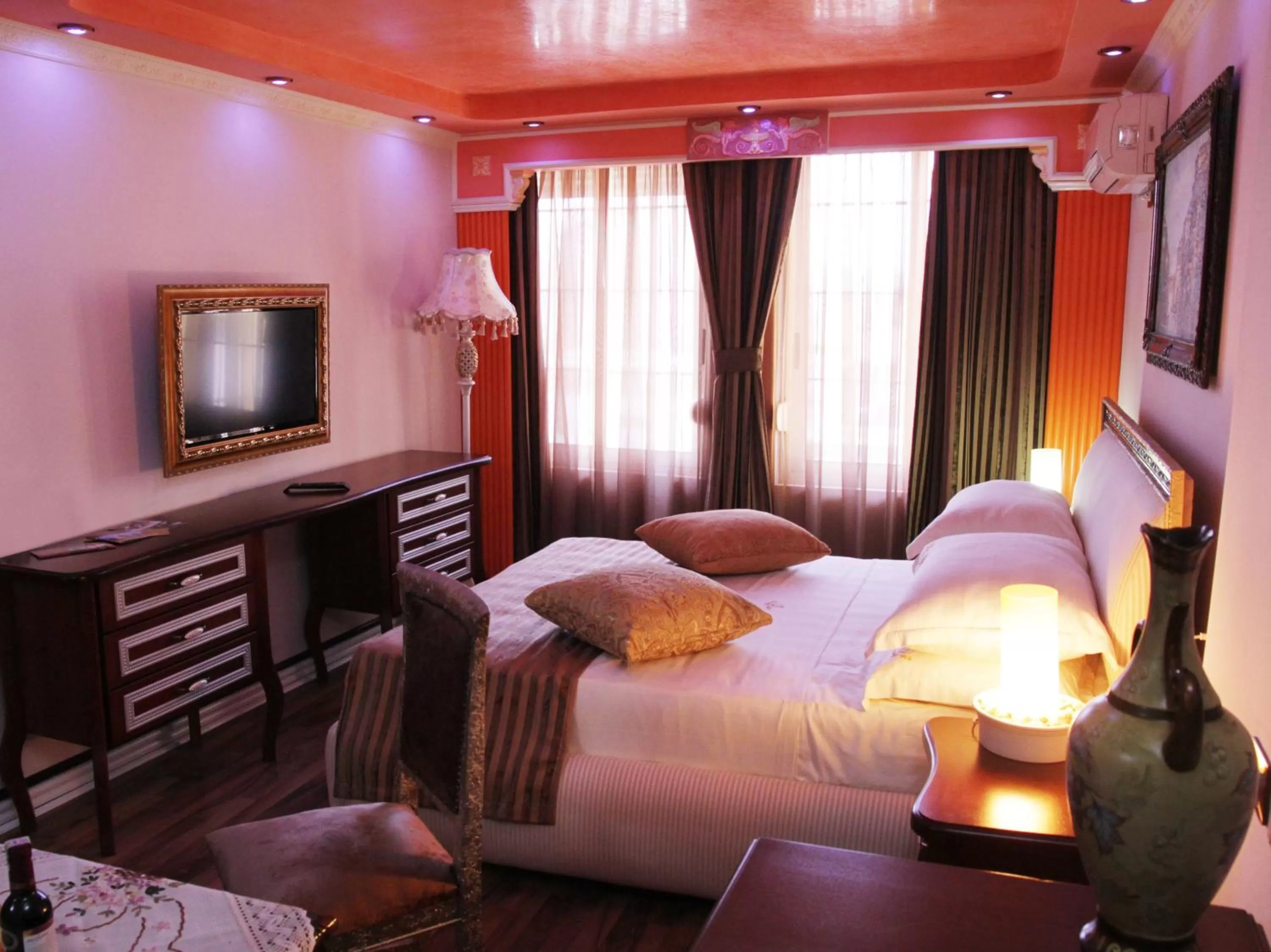 Bed in Hotel Villa Fernando Tirana