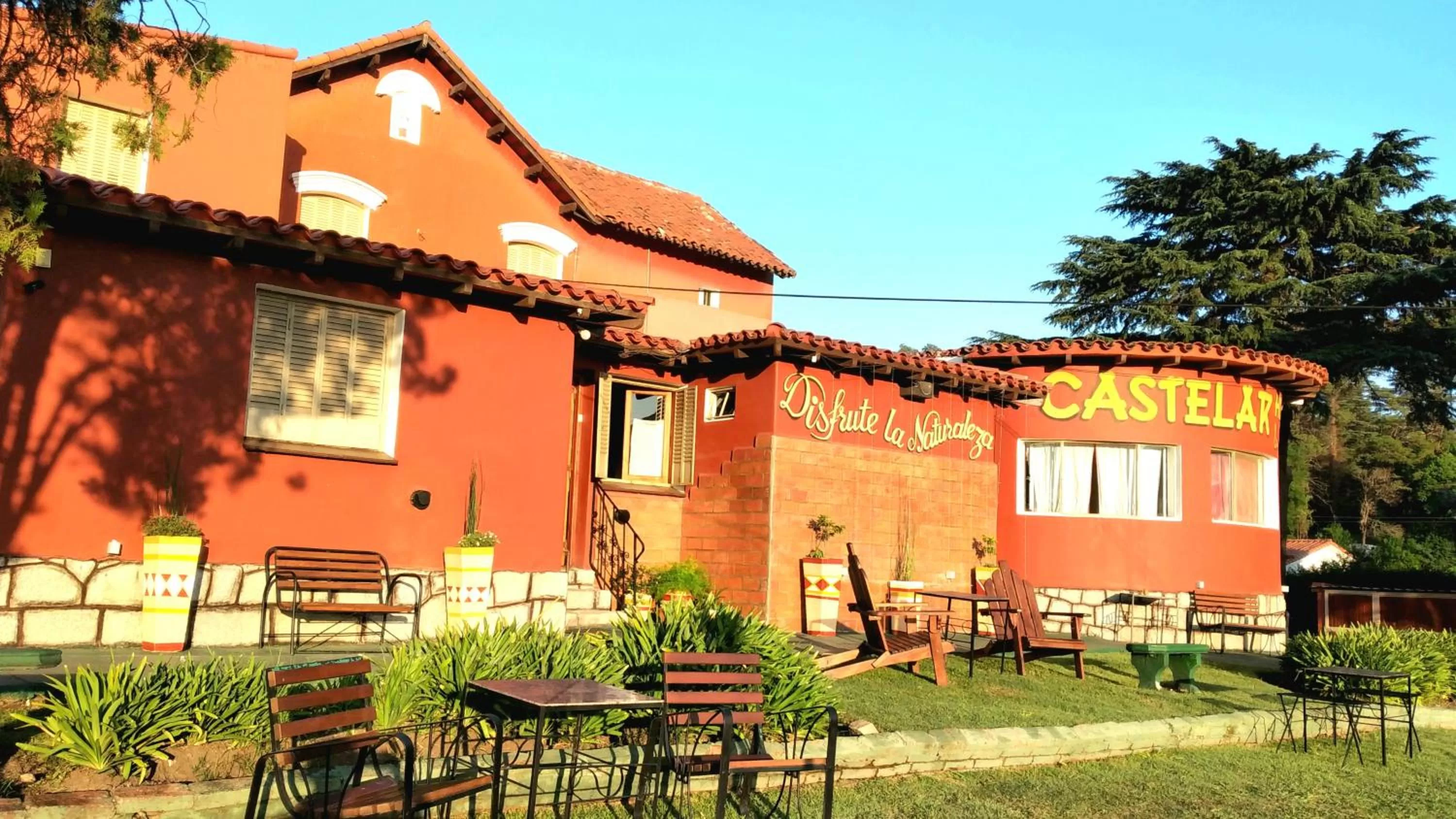 Property building in Castelar - Hotel & Apart