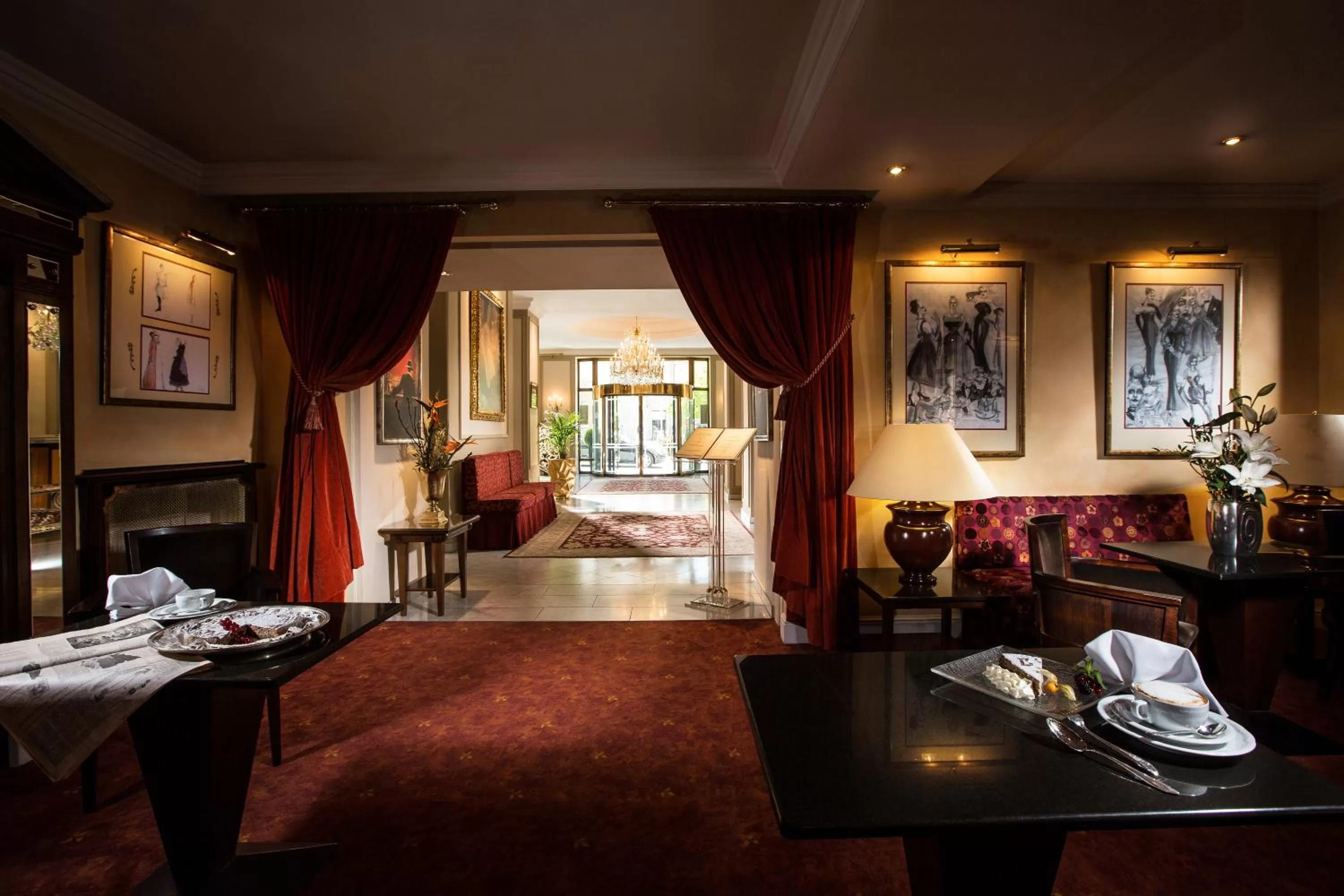 Living room, Bed in Hotel Bristol Salzburg