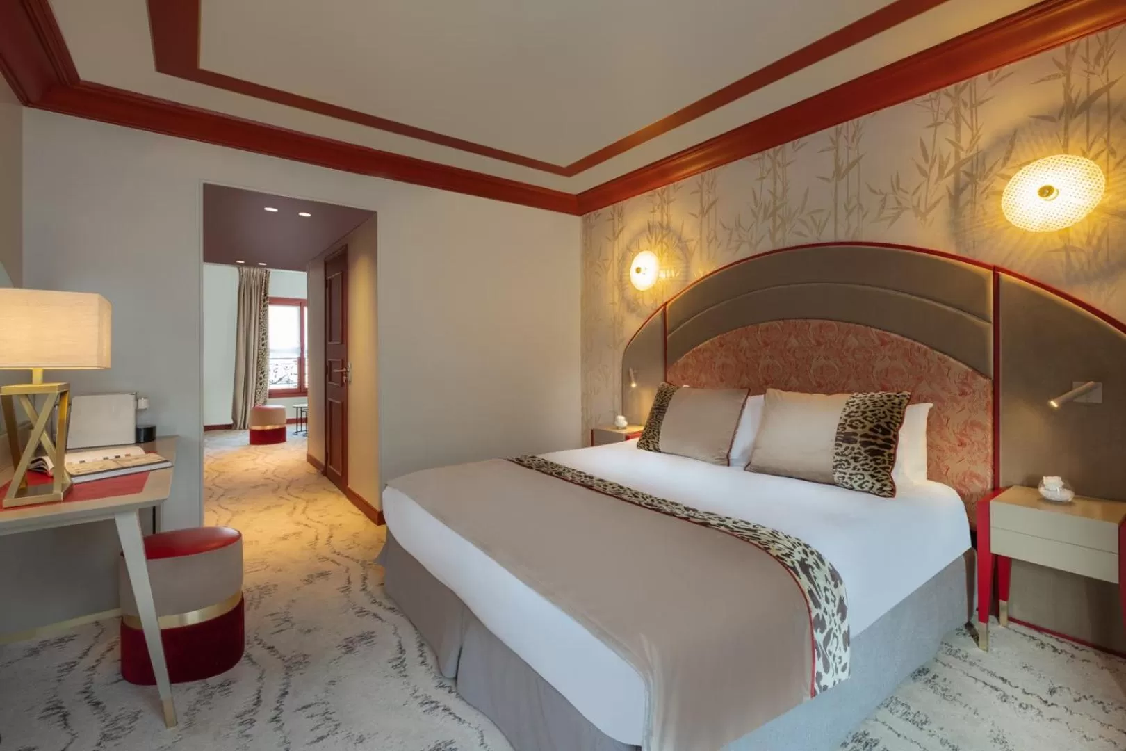 Photo of the whole room, Bed in Hôtel le Derby Alma by Inwood Hotels
