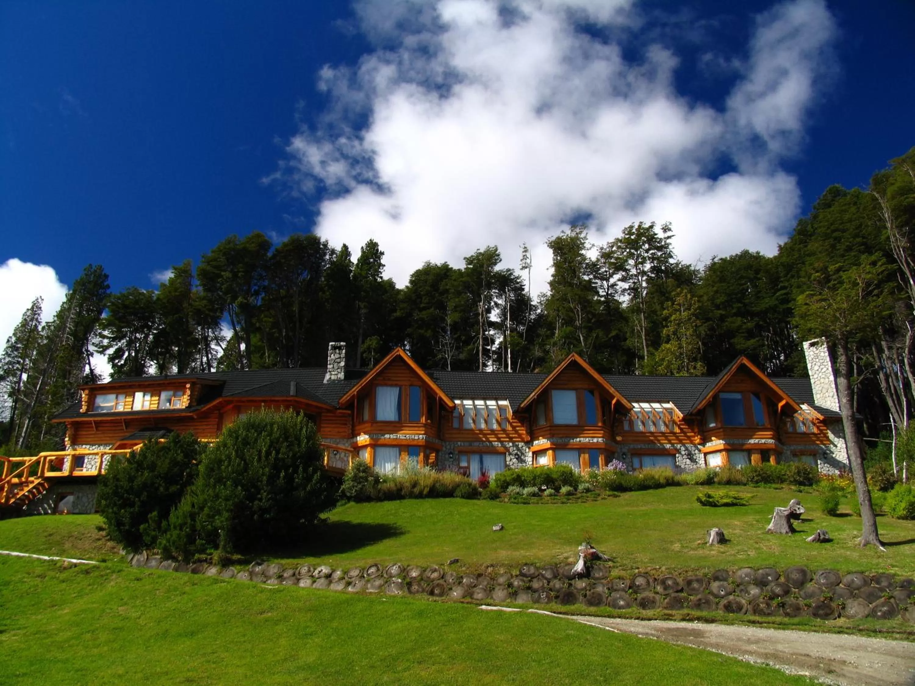 Property Building in Amigos del Bosque