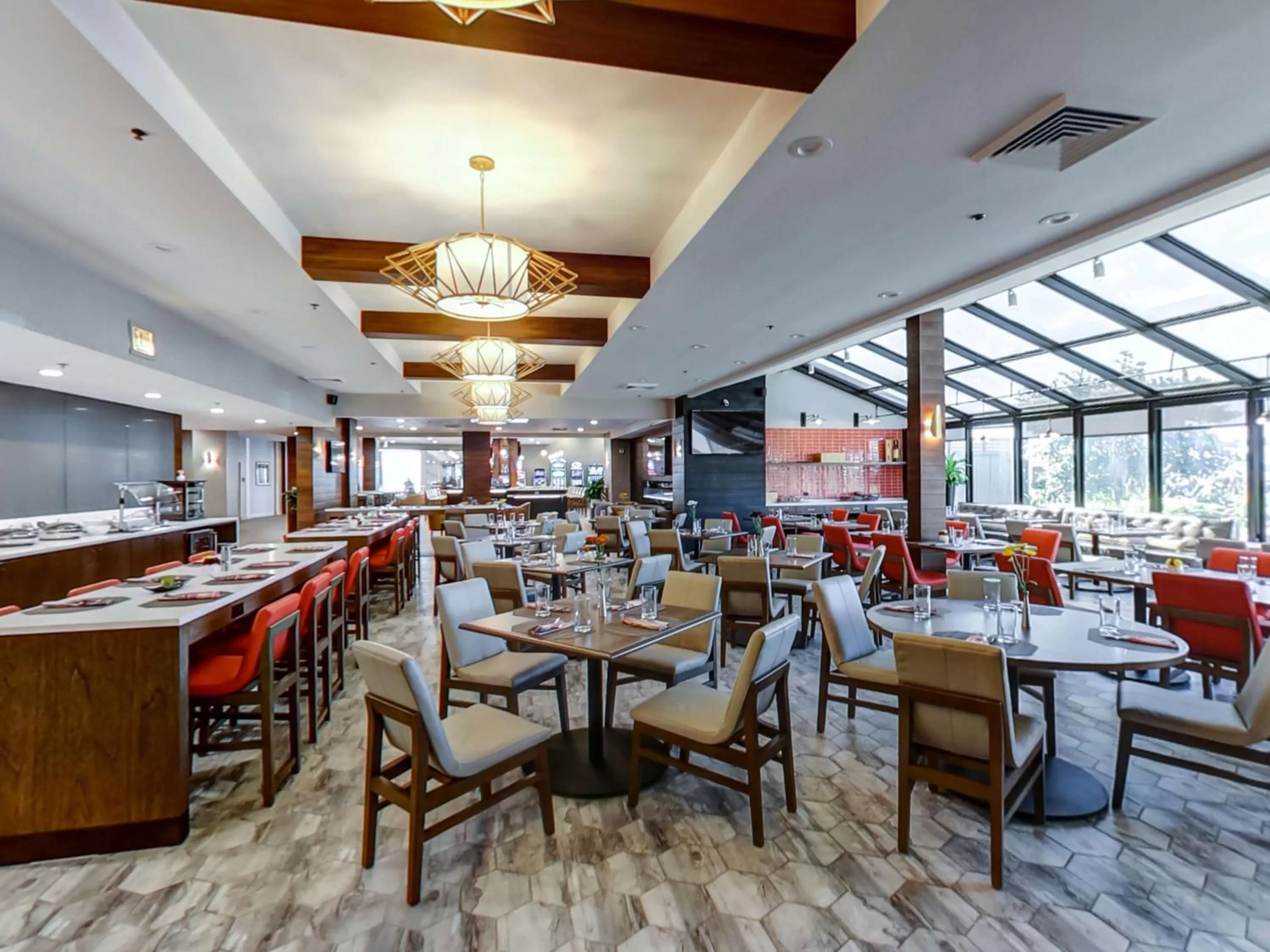 Restaurant/places to eat in Hilton Chicago/Oak Lawn