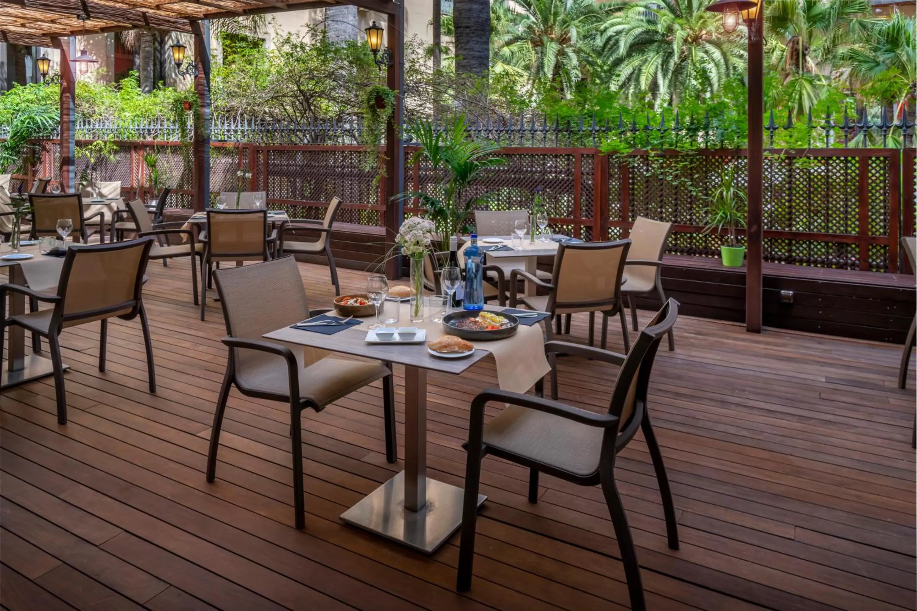 Restaurant/places to eat in Hotel SERHS Rivoli Rambla