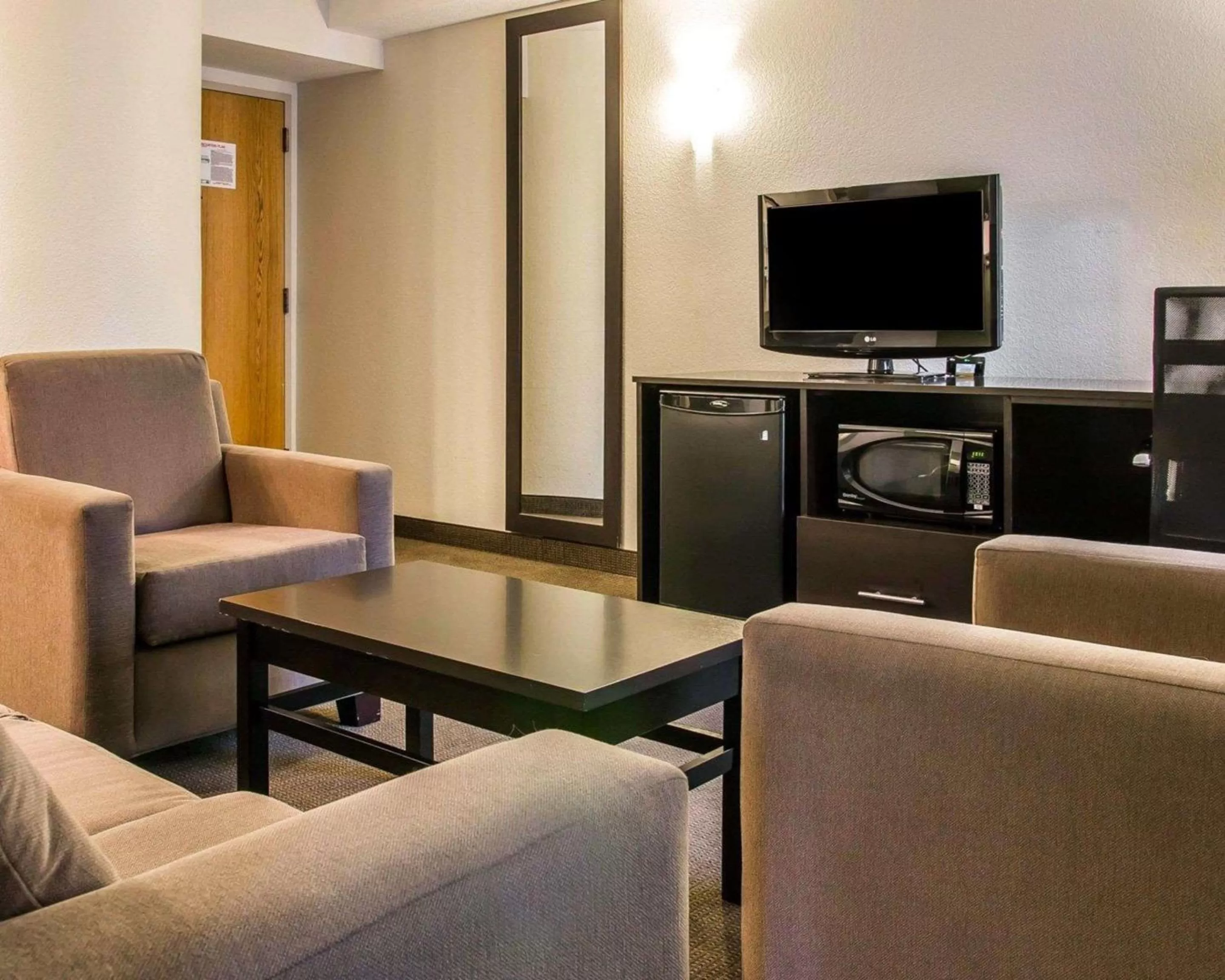 Photo of the whole room in Sleep Inn