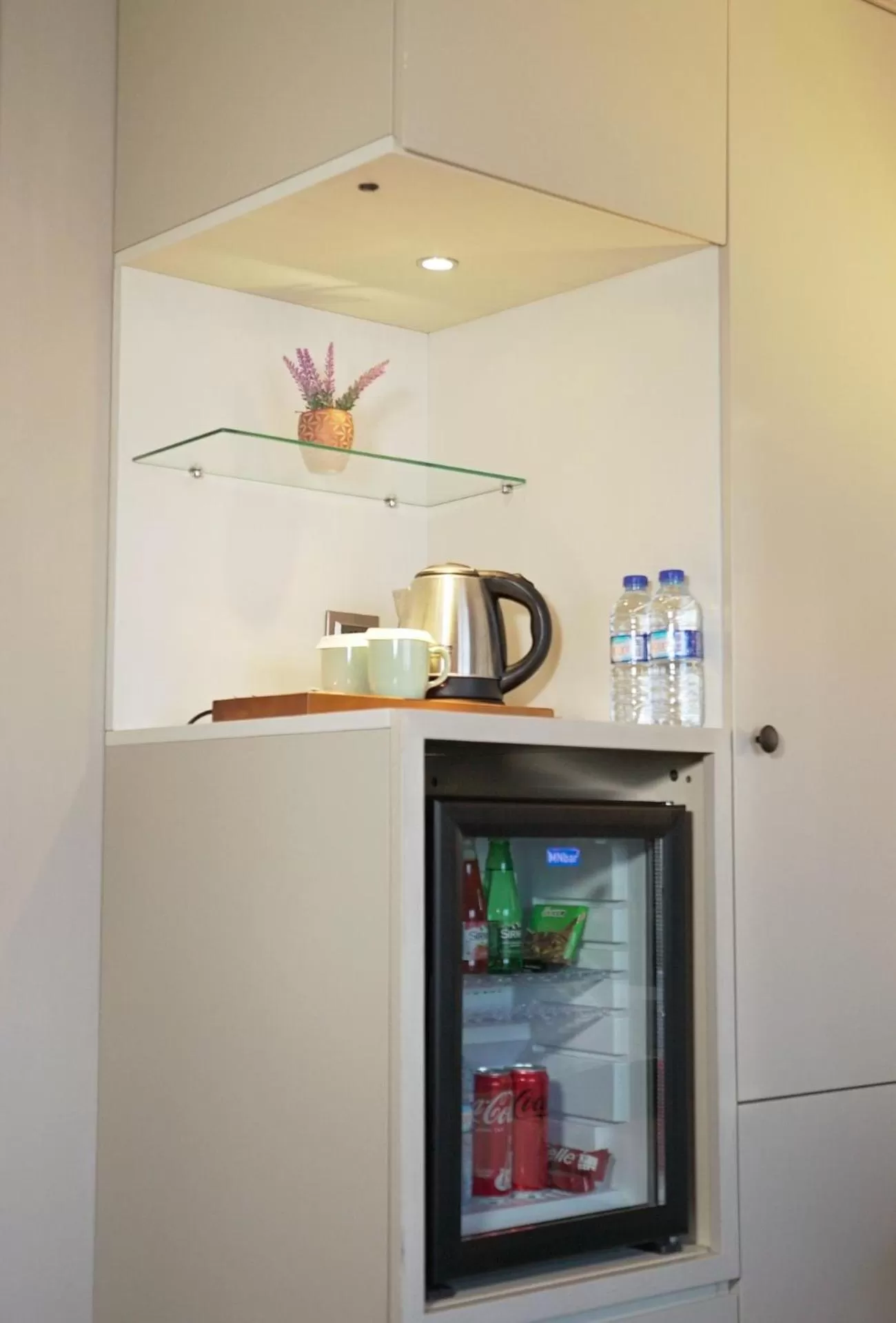 Coffee/tea facilities in Homey AirPort Hotel