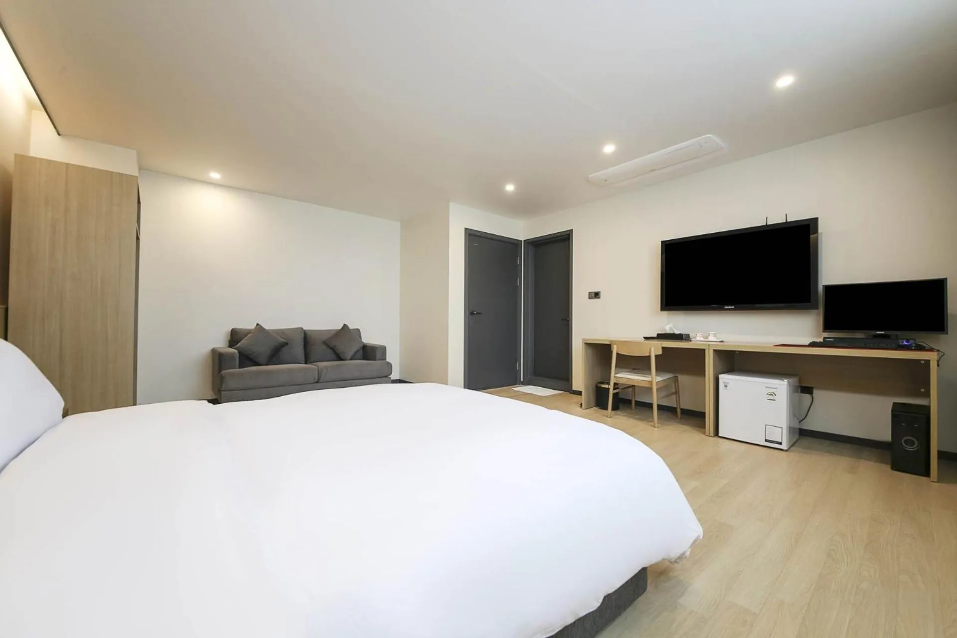 Bed in Benikea hotel