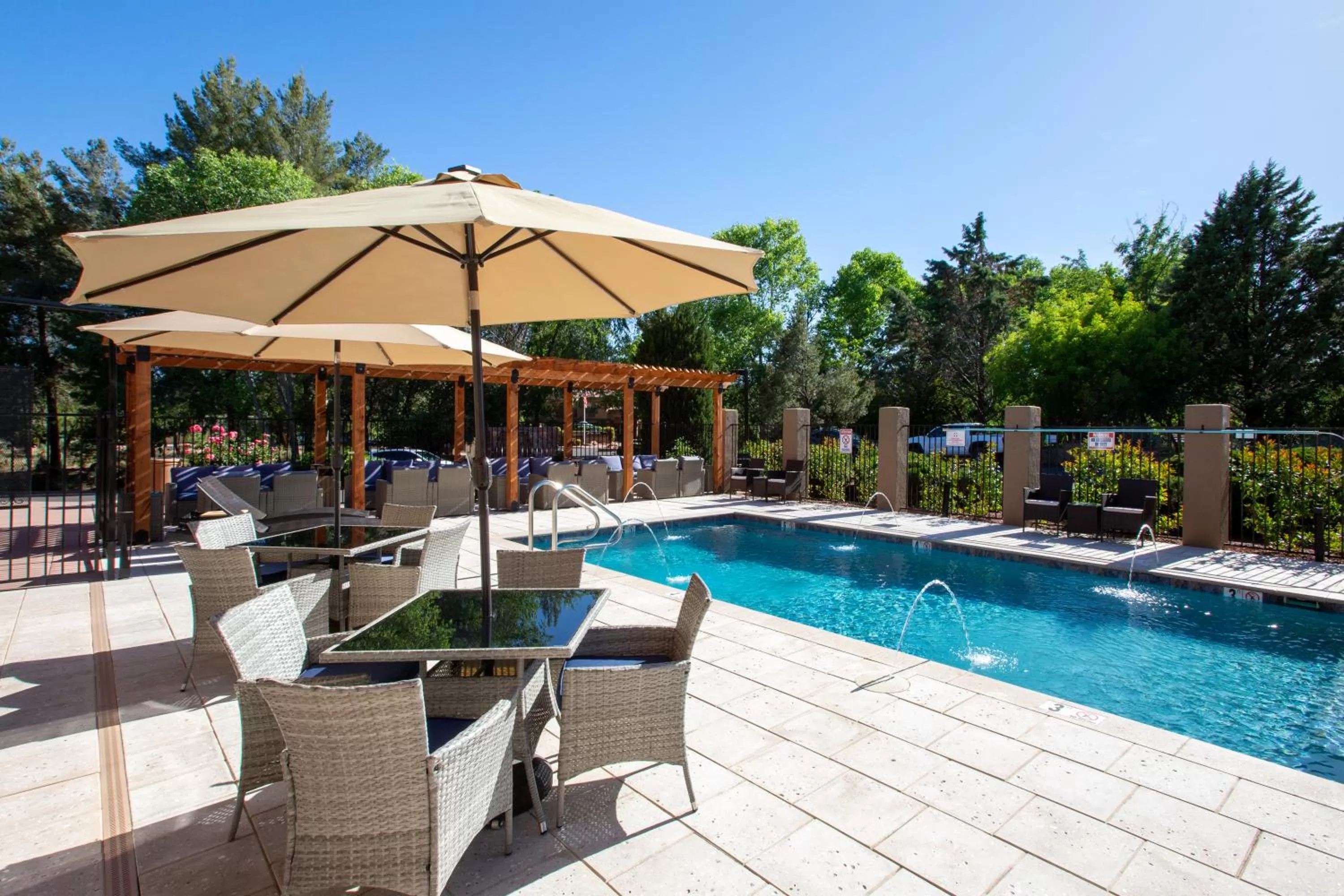 Seating area in Arroyo Pinion Hotel, an Ascend Collection Hotel