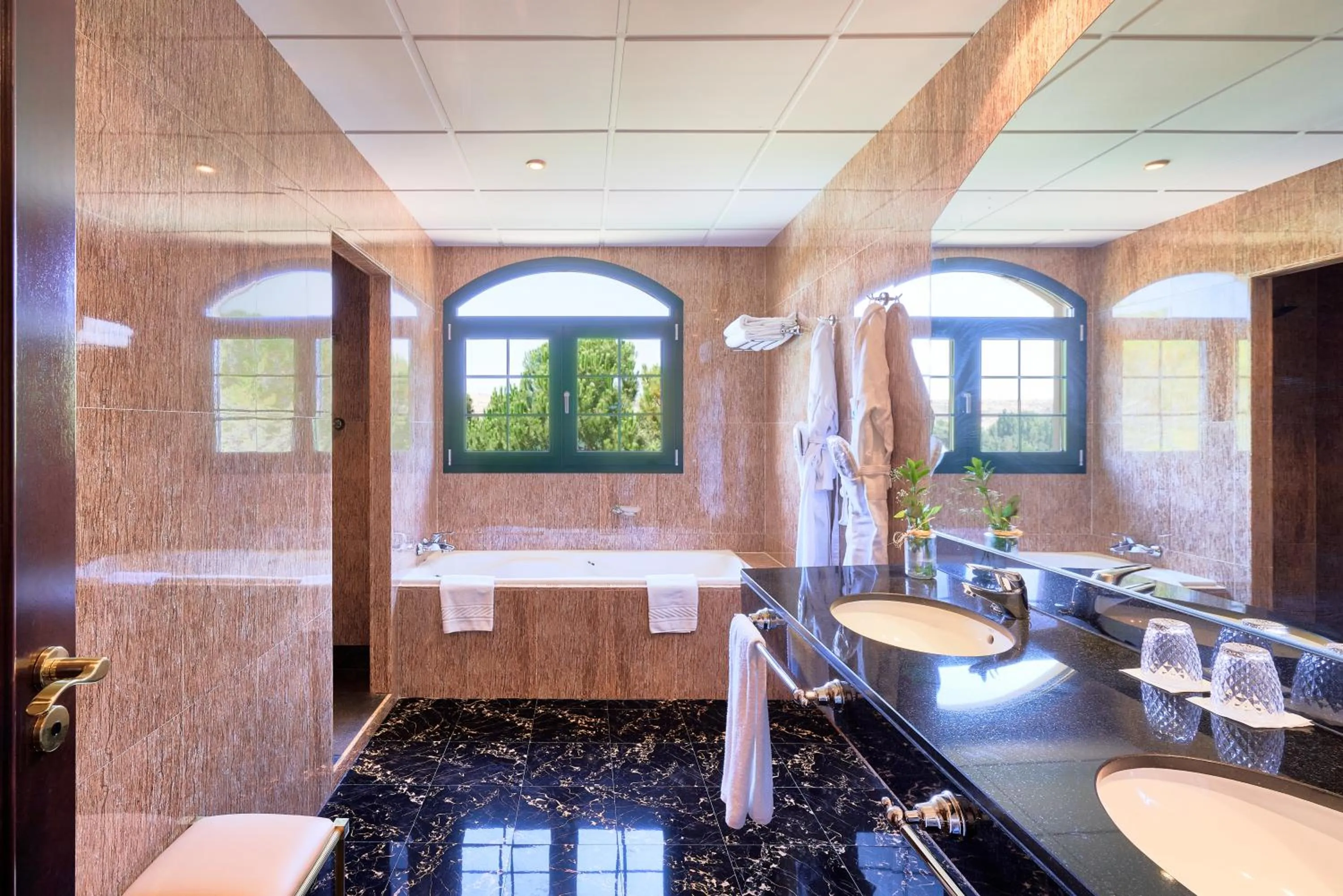 Toilet in Hotel Fontecruz Ávila