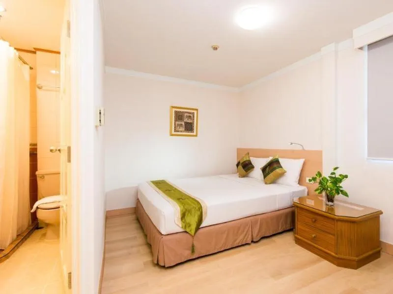 Bed in Wall Street Inn, Bangkok