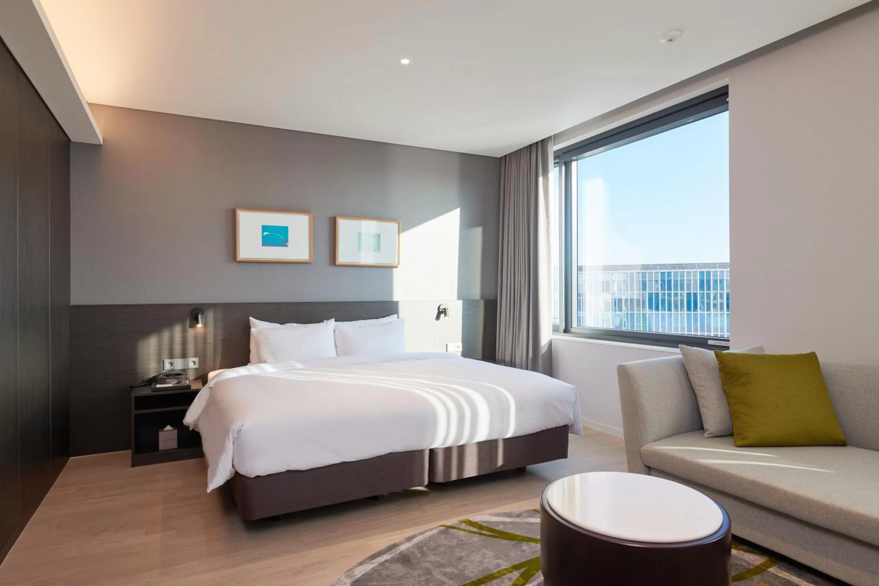 Photo of the whole room, Bed in Nine Tree by Parnas Seoul Pangyo