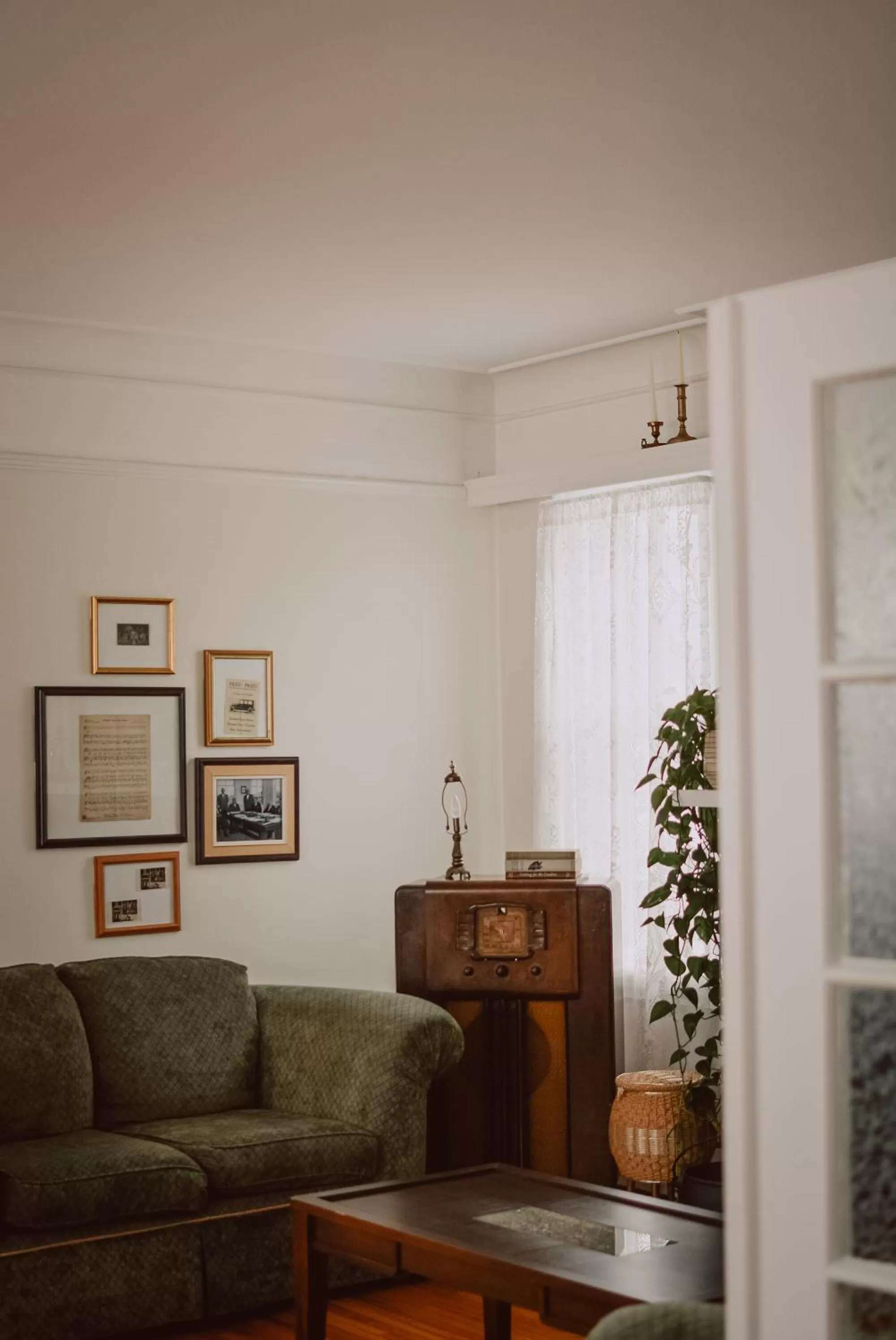 Hill Road Manor Bed & Breakfast