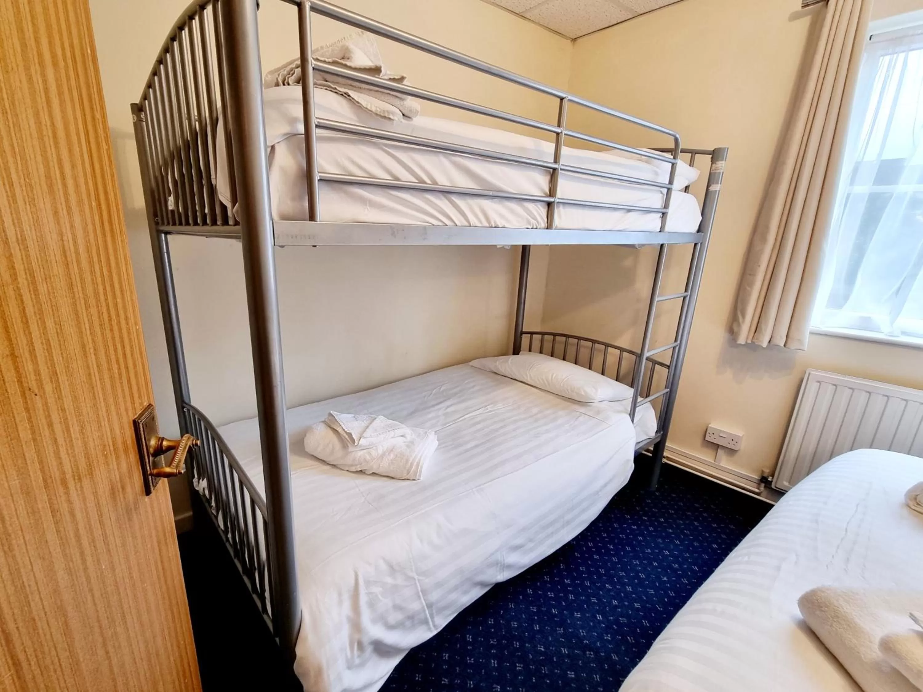 bunk bed, Bed in The Sportsmans Inn Limited