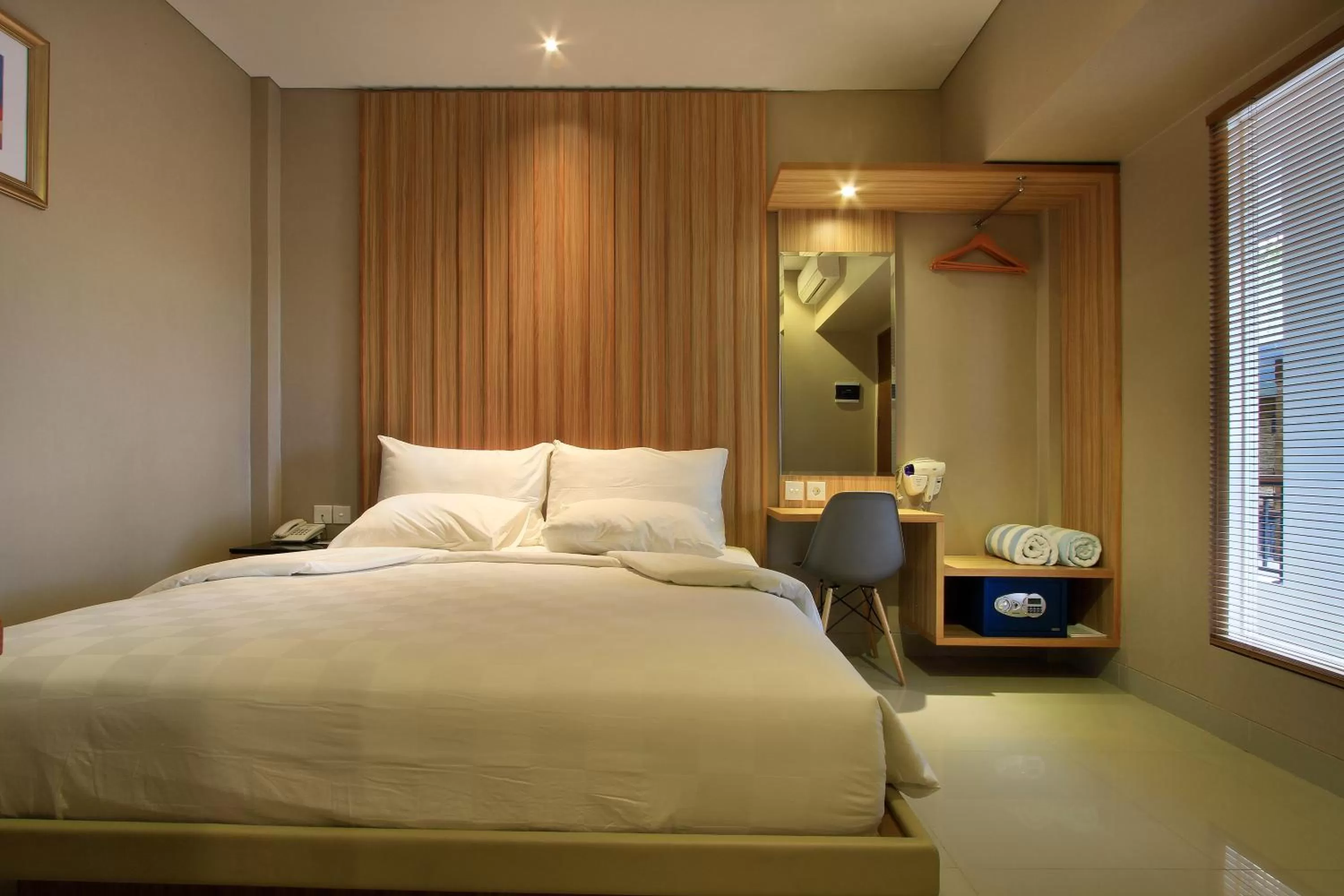 Photo of the whole room, Bed in Puri Padma Hotel