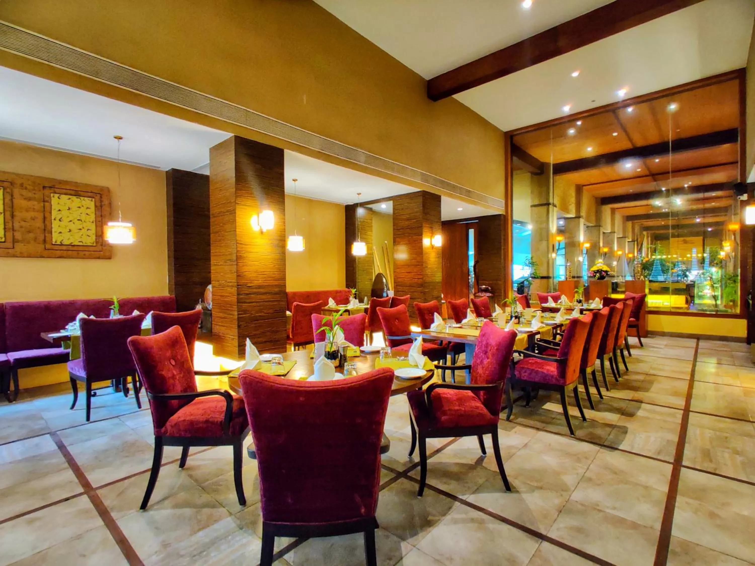 Restaurant/places to eat in Fariyas Resort Lonavala