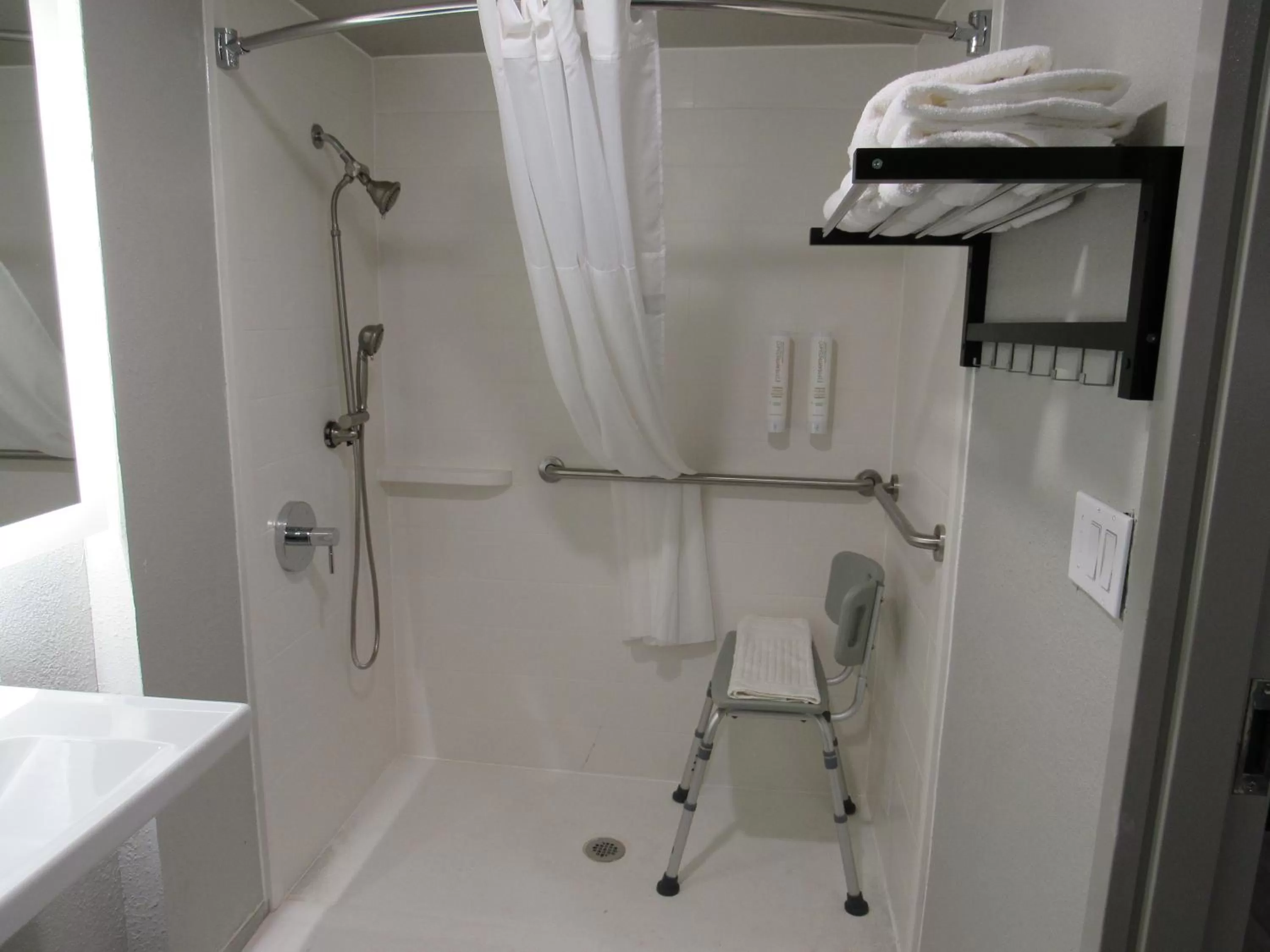 Bathroom in Clarion Pointe McDonough